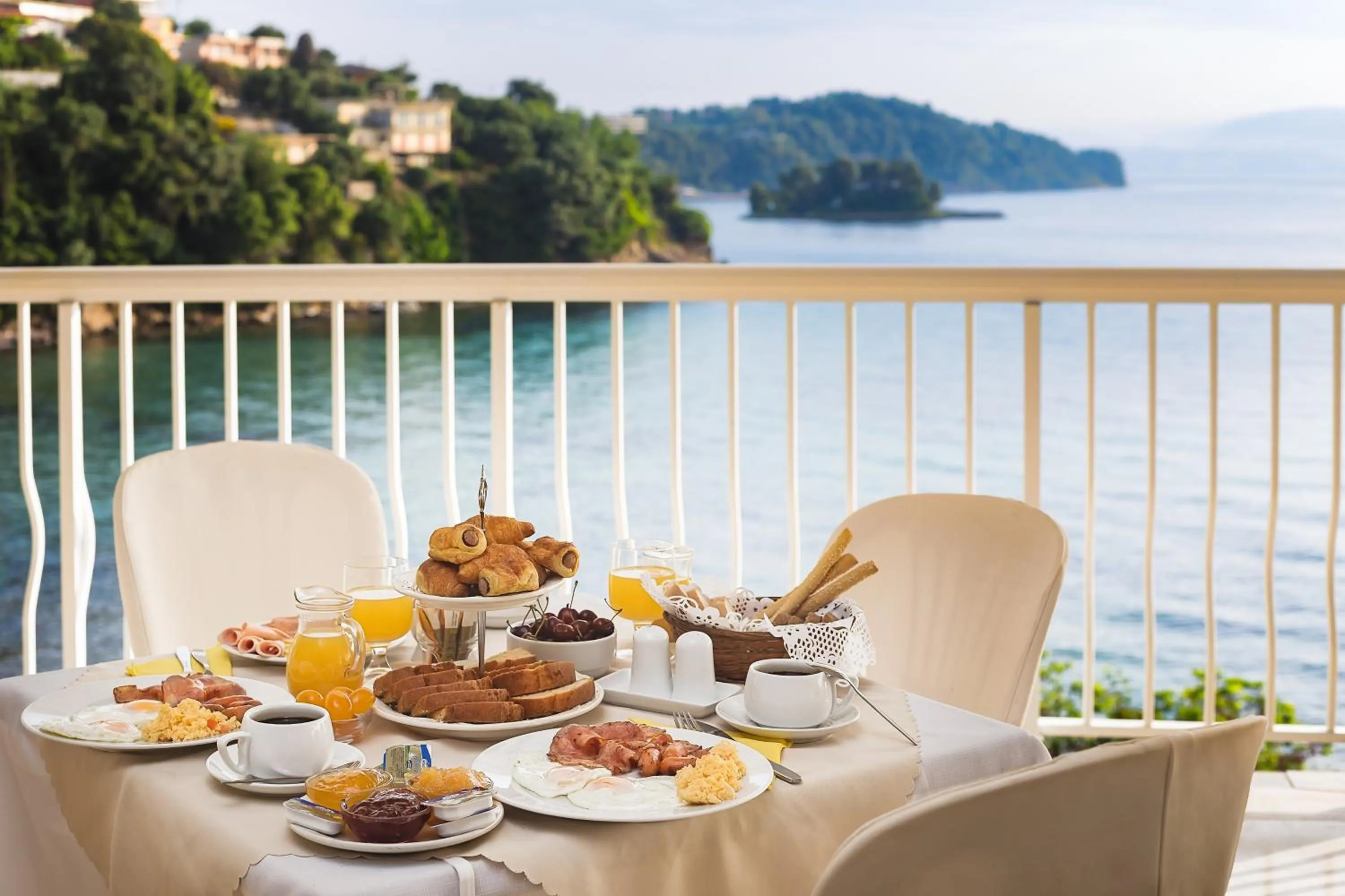 Restaurant/places to eat in Oasis Hotel