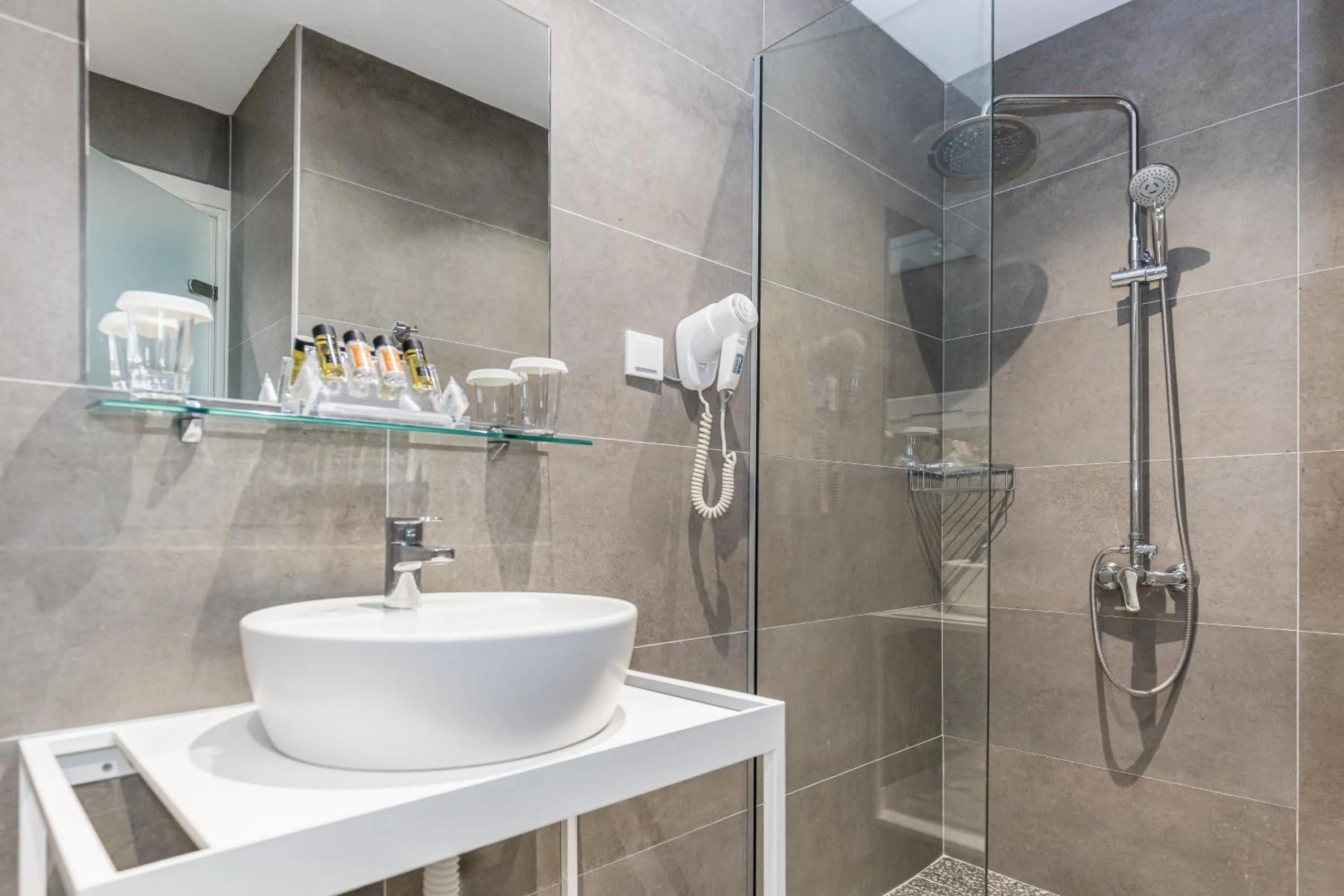 Shower in Oasis Hotel