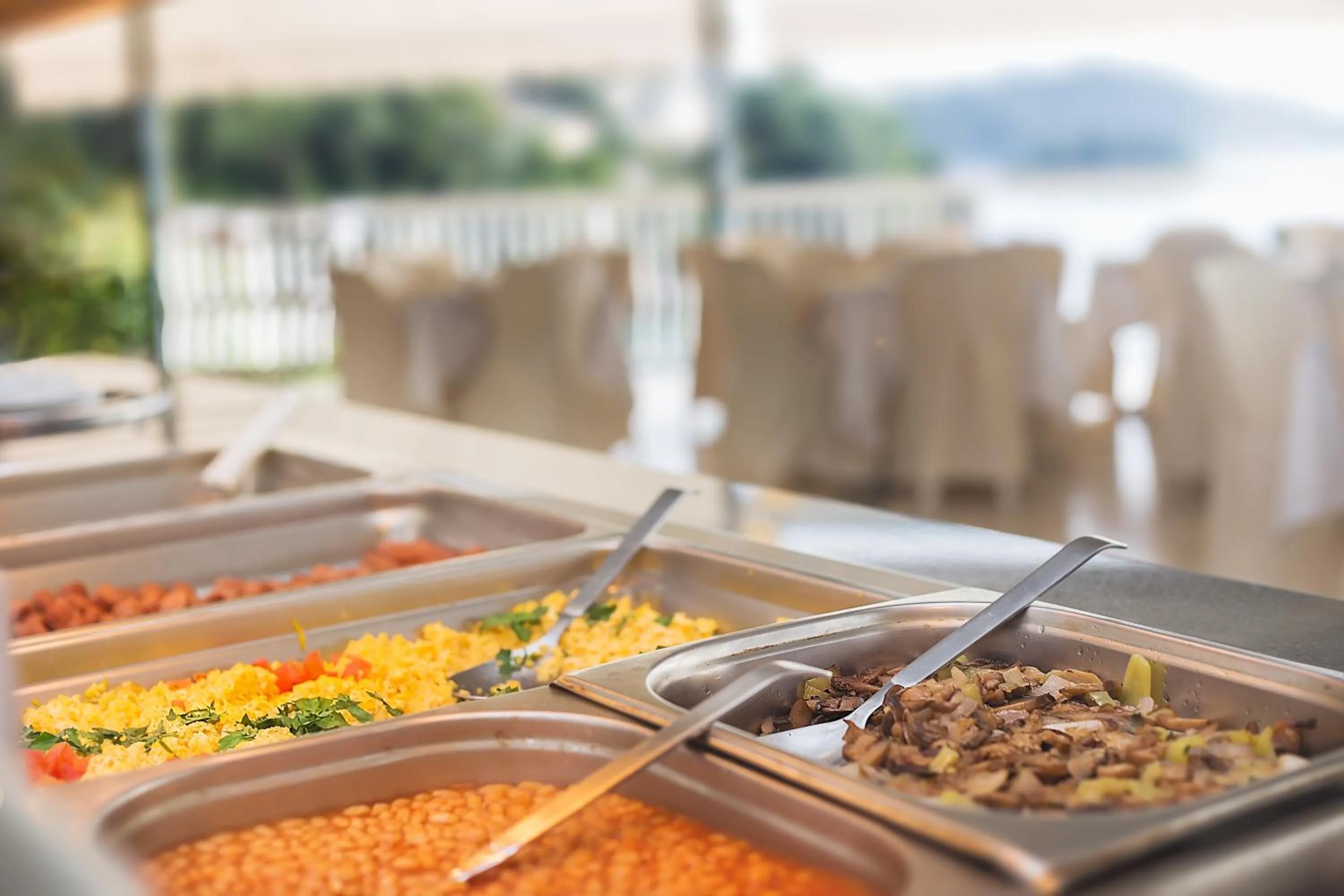 Restaurant/places to eat in Oasis Hotel