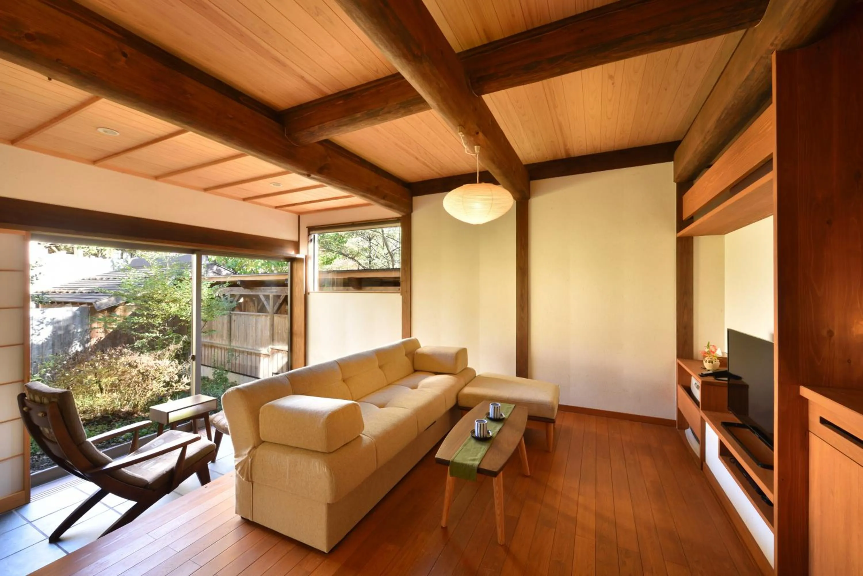 Photo of the whole room in Syoubun