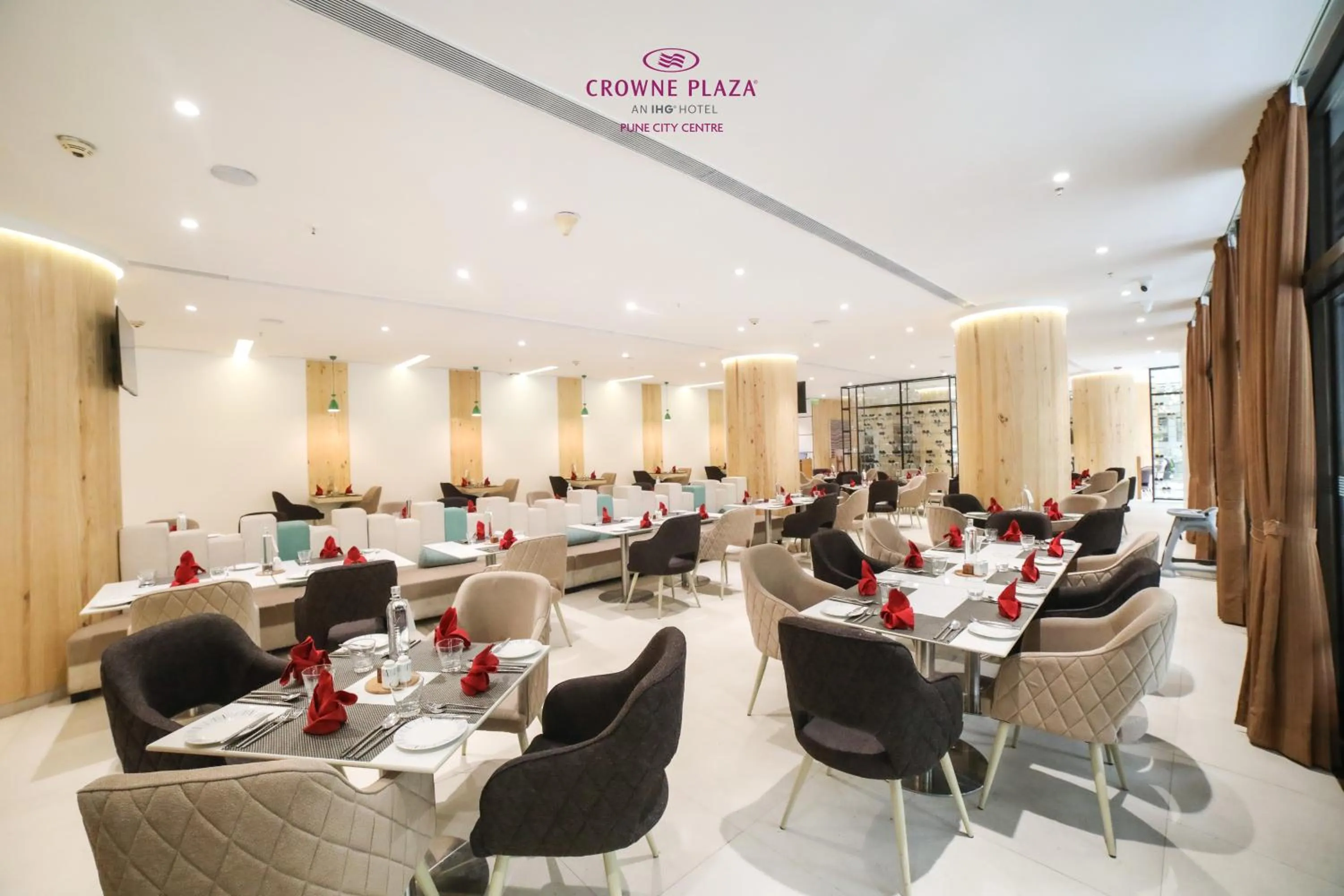 Restaurant/places to eat in Crowne Plaza Pune City Centre by IHG