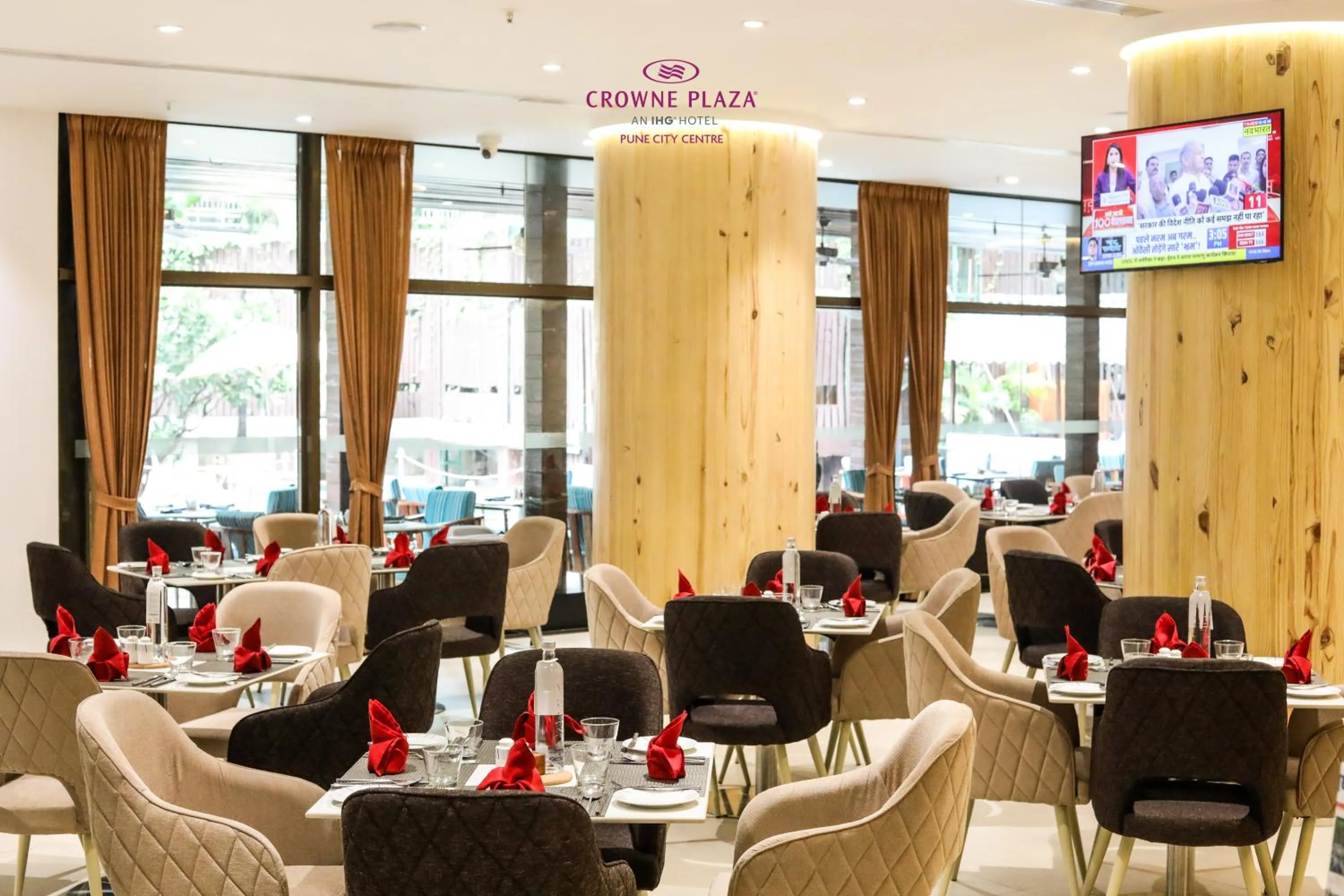 Restaurant/places to eat in Crowne Plaza Pune City Centre by IHG