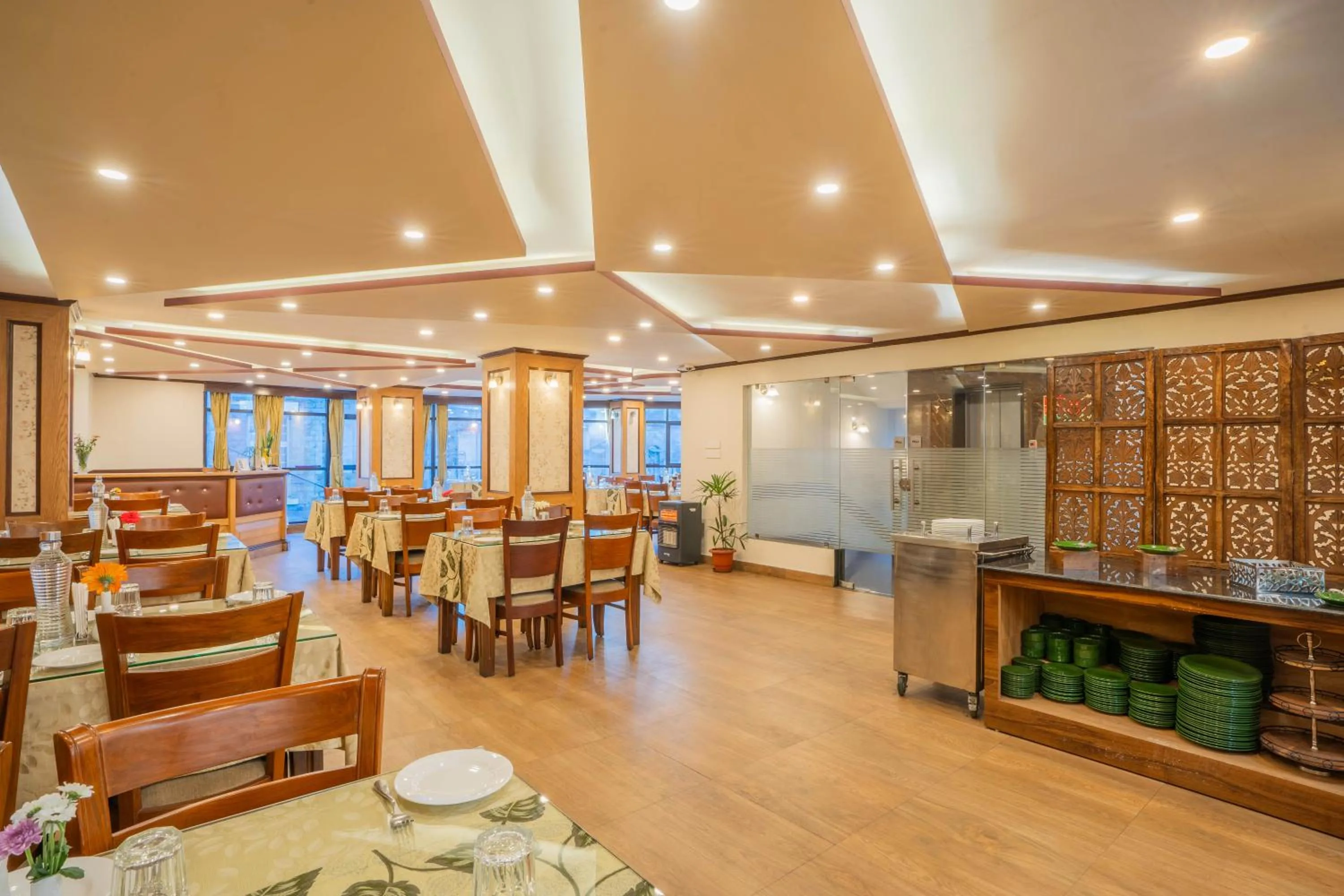 Restaurant/places to eat in Yashshree Jai Hotel & Banquet