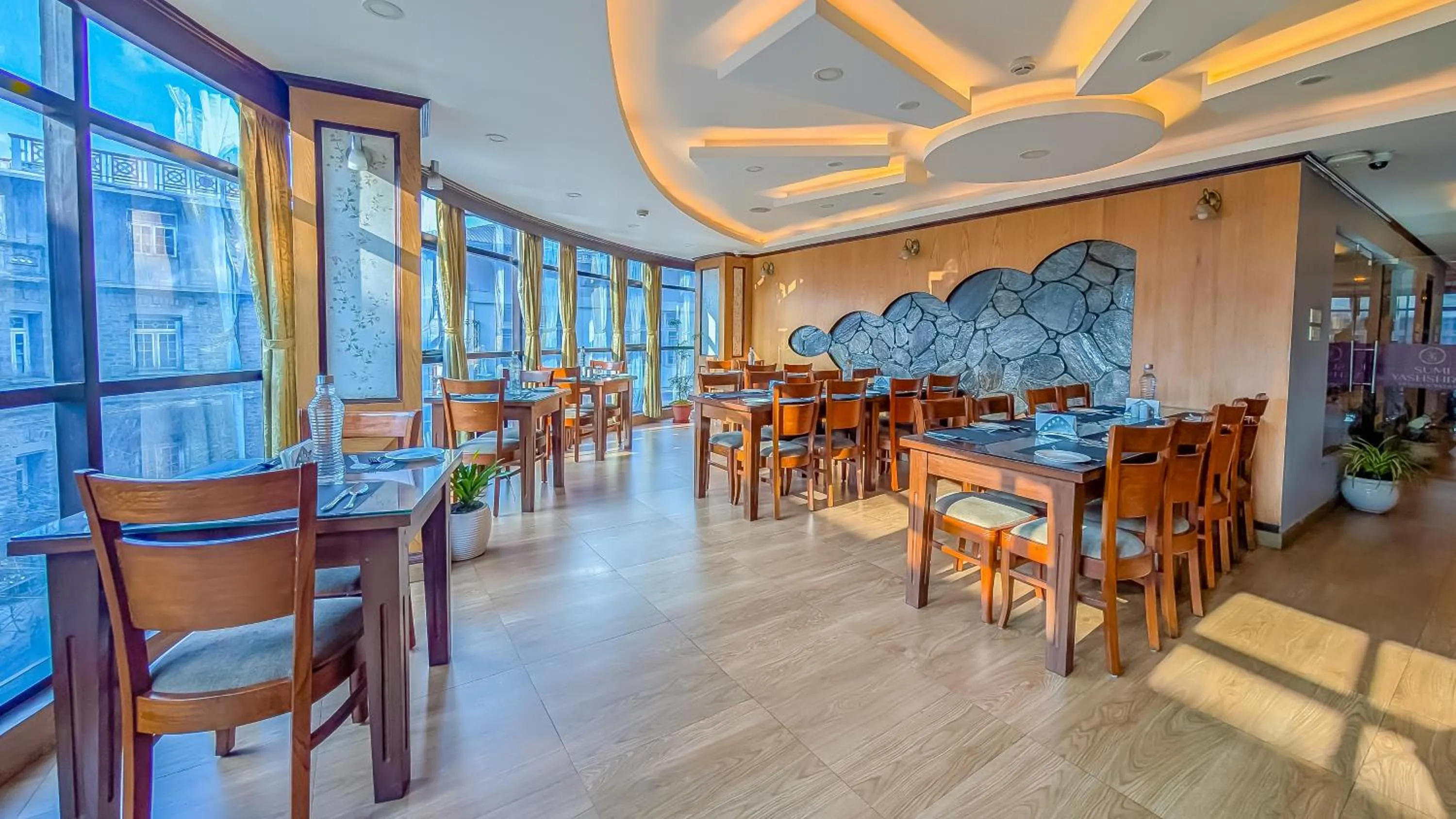 Restaurant/places to eat in Yashshree Jai Hotel & Banquet