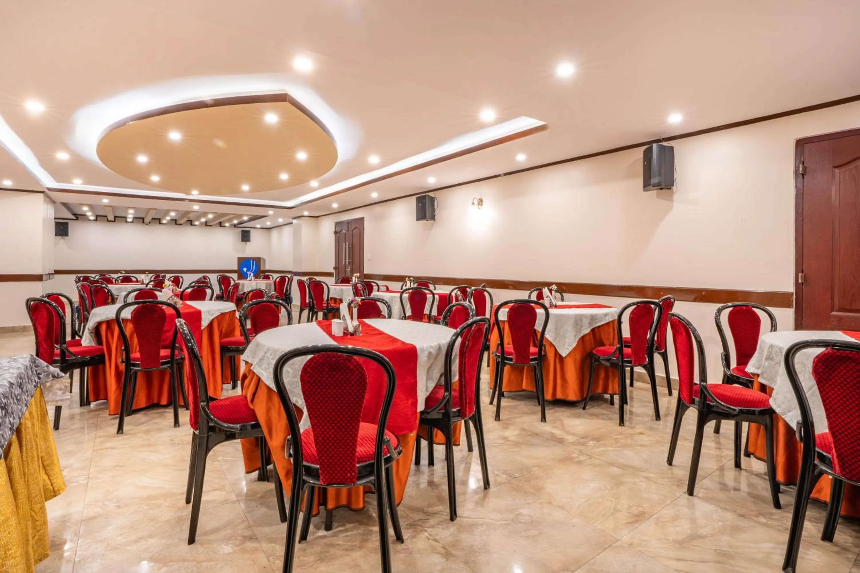 Restaurant/places to eat in Yashshree Jai Hotel & Banquet