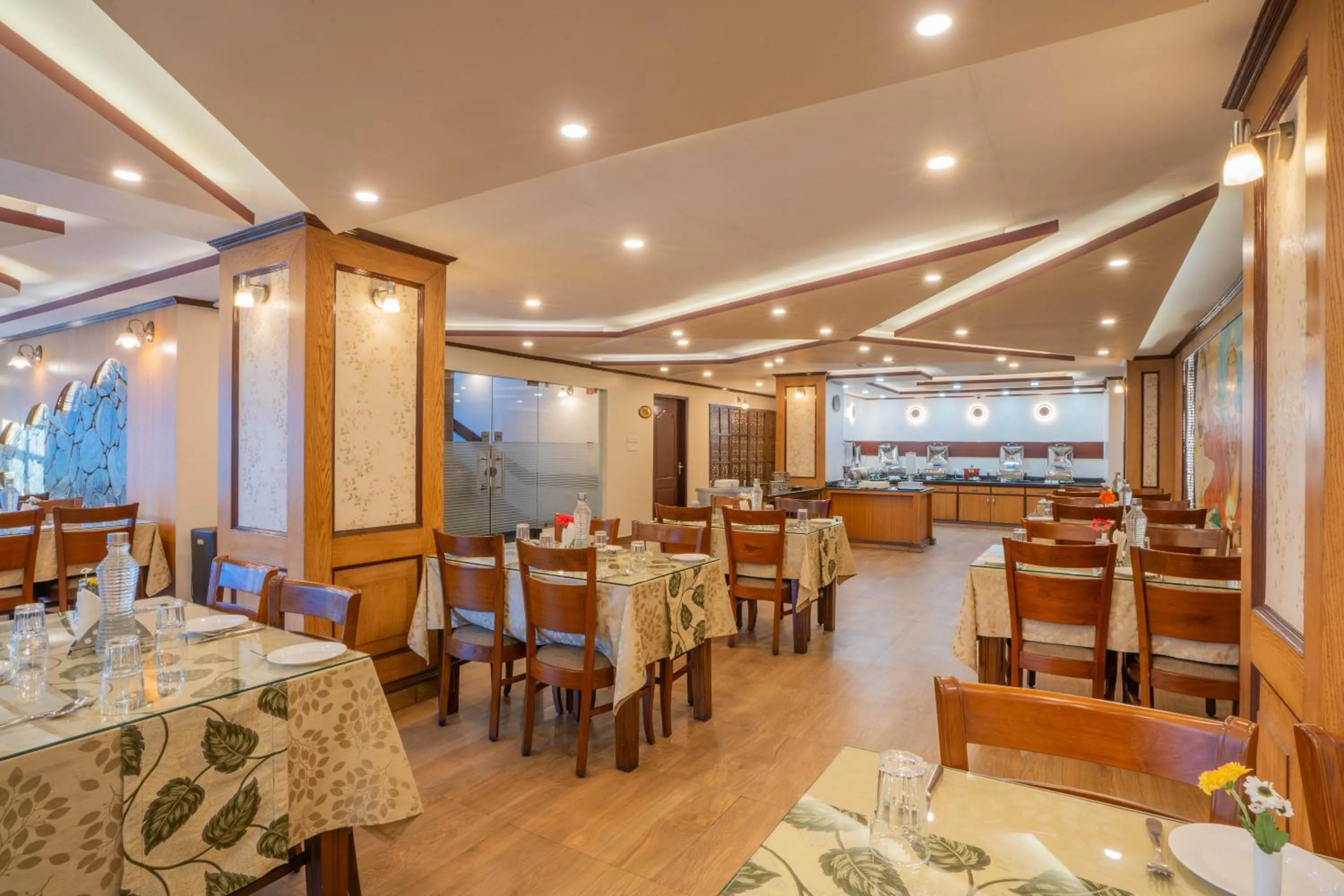 Restaurant/places to eat in Yashshree Jai Hotel & Banquet