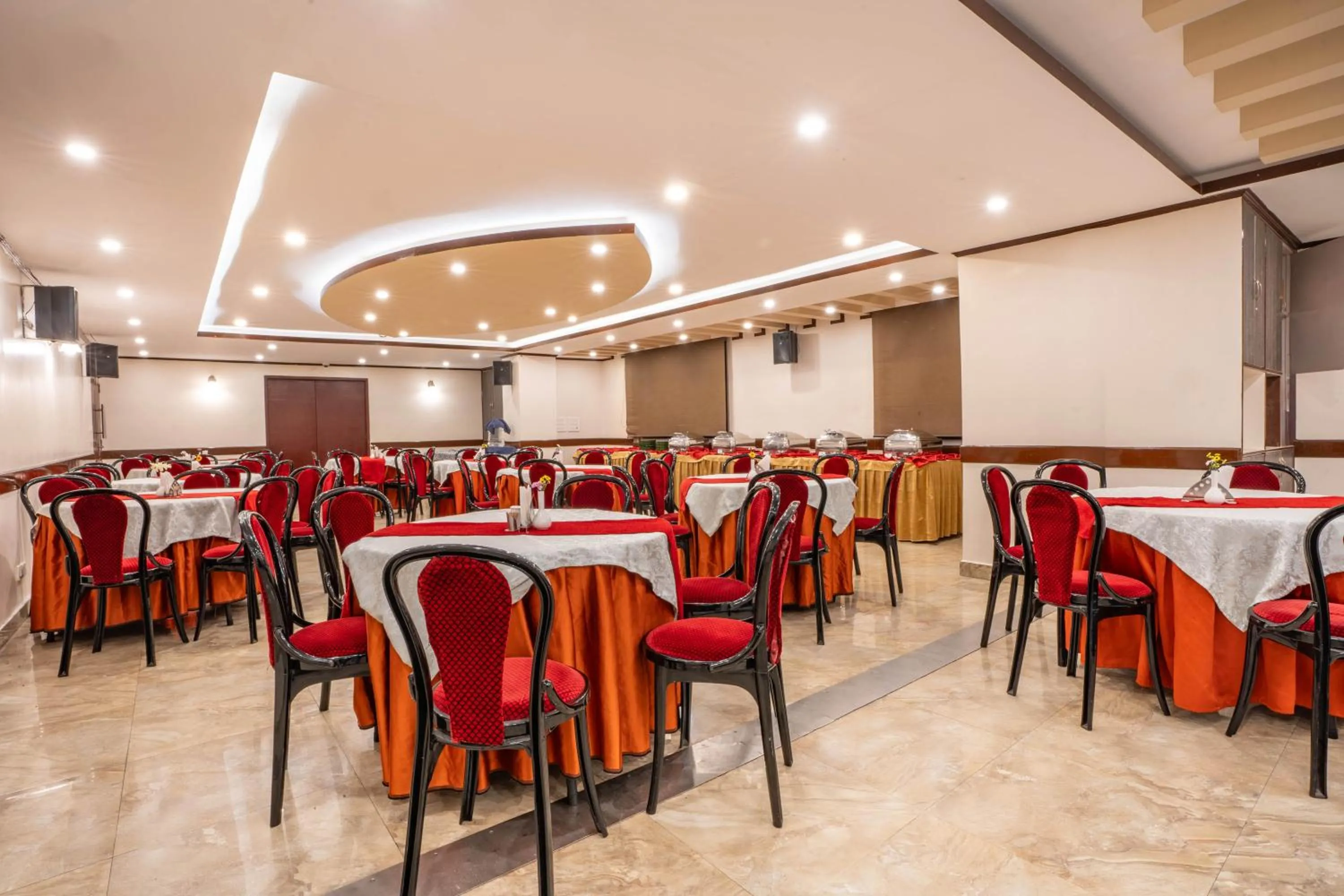 Restaurant/places to eat in Yashshree Jai Hotel & Banquet