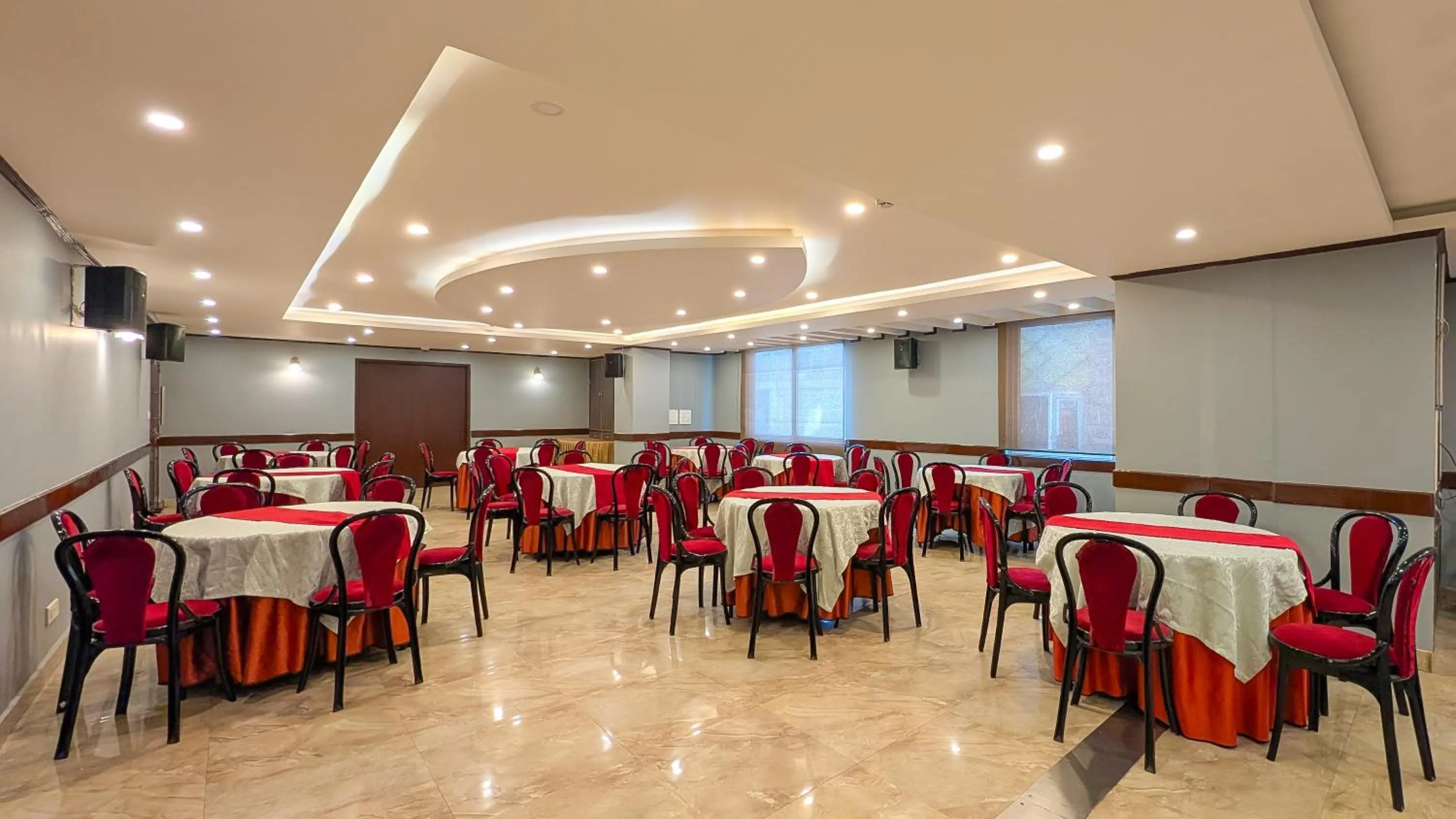 Banquet/Function facilities in Yashshree Jai Hotel & Banquet