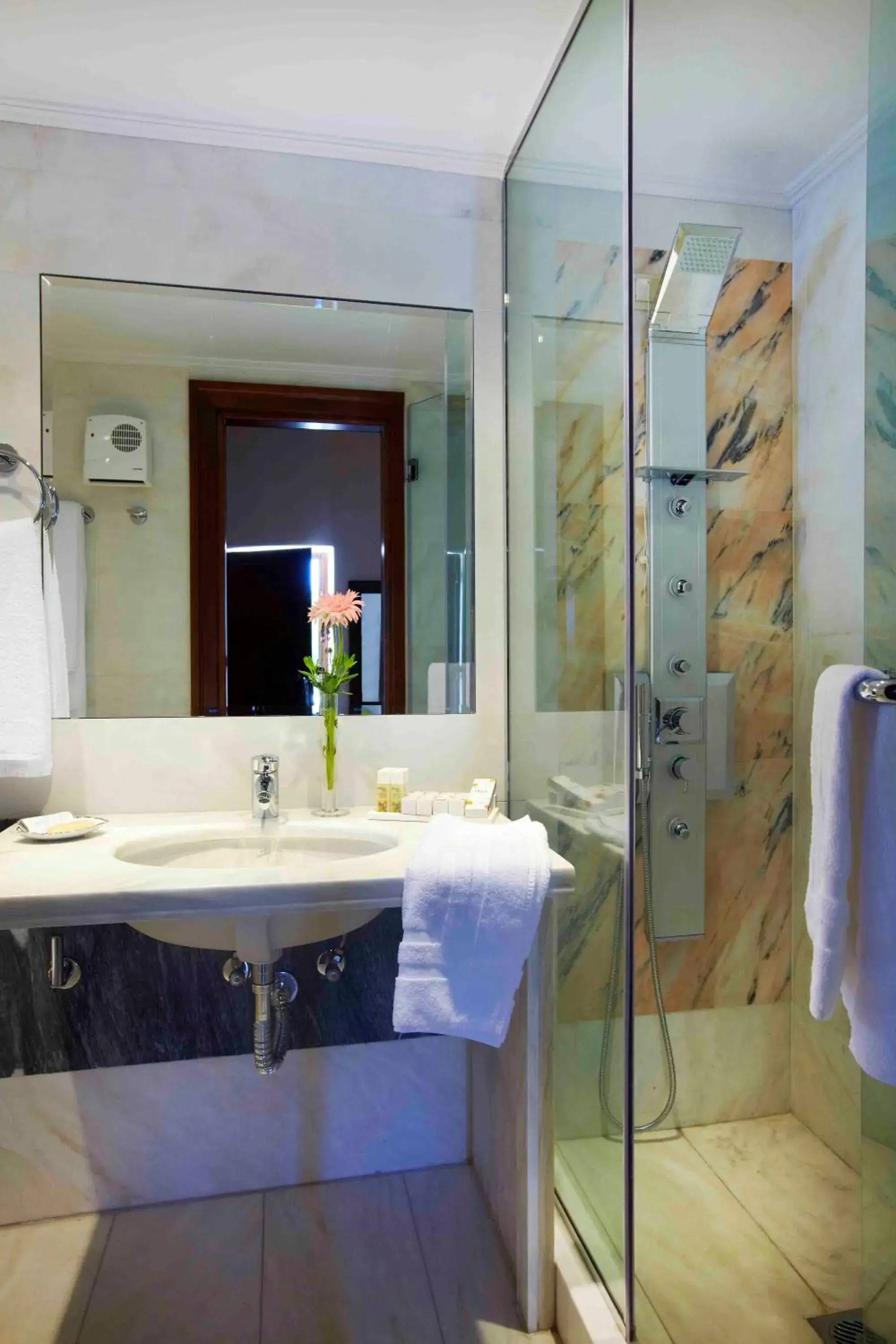 Double Room in Petritis Guesthouse Double Room in Petritis Guesthouse