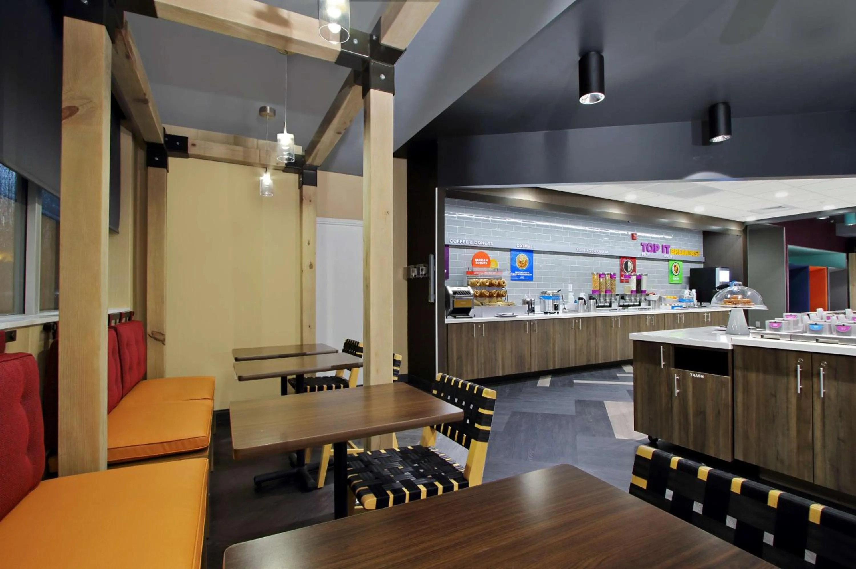 Restaurant/places to eat in Tru By Hilton Meridian