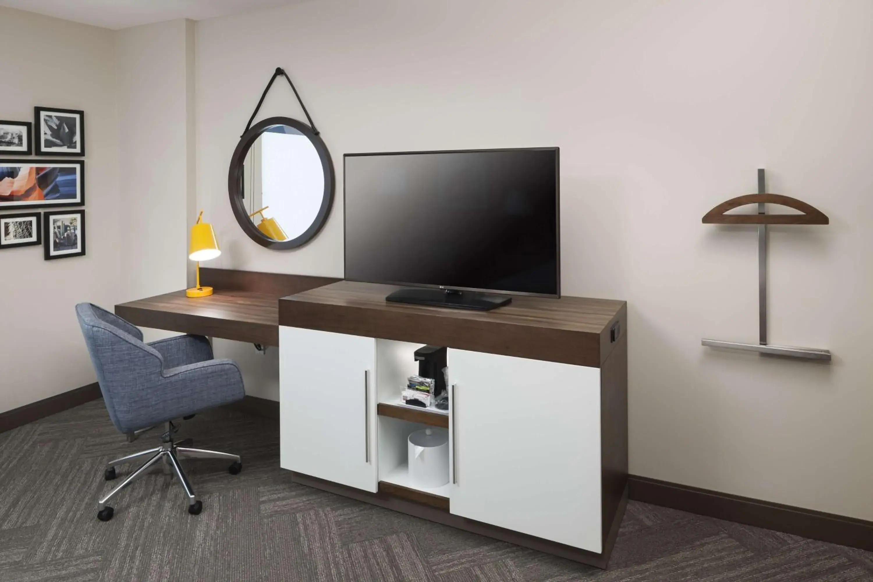 King Room - Hearing Access/Non-Smoking in Hampton Inn & Suites Phoenix Downtown King Room - Hearing Access/Non-Smoking in Hampton Inn & Suites Phoenix Downtown