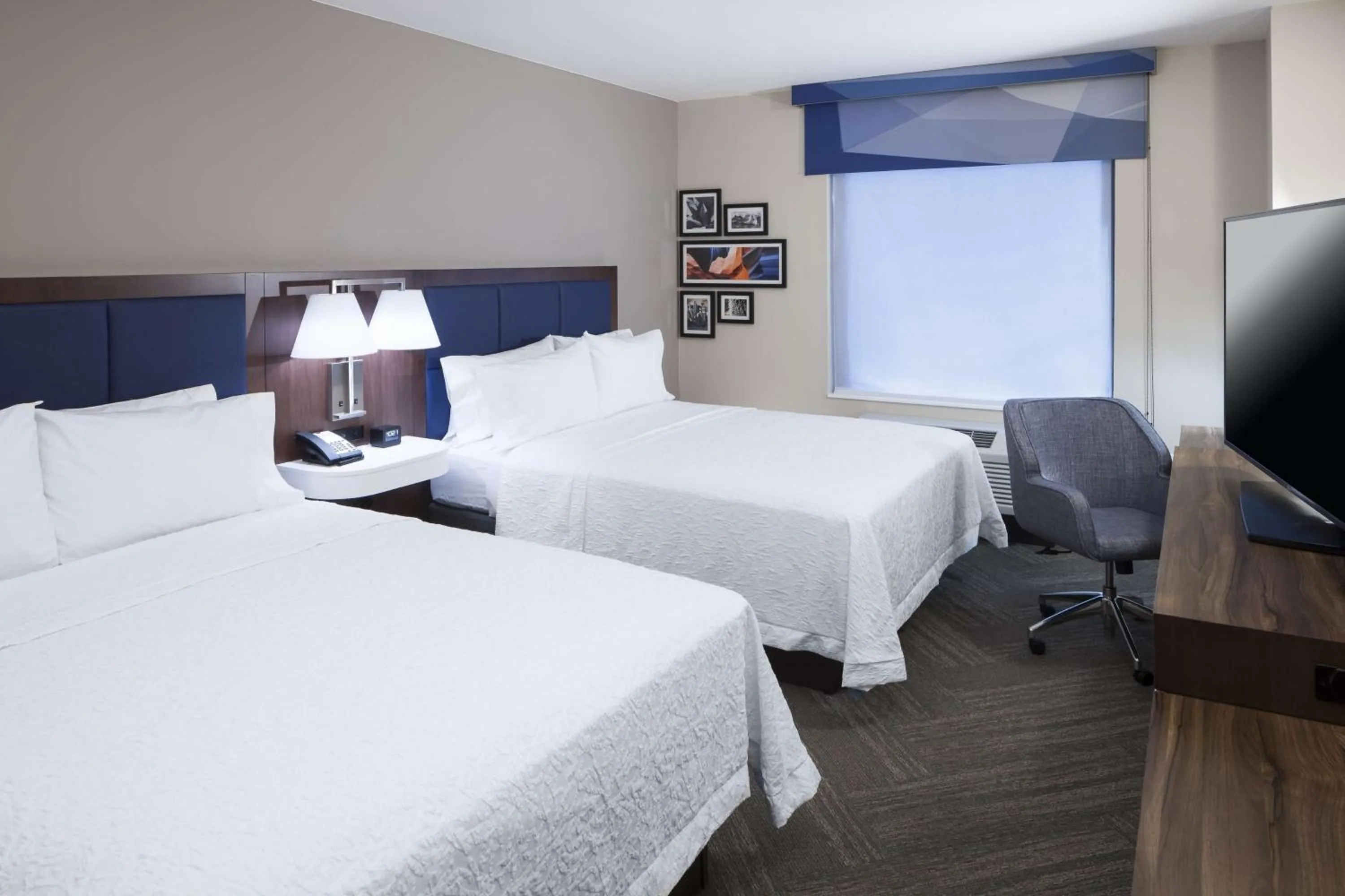 Bedroom, Bed in Hampton Inn & Suites Phoenix Downtown