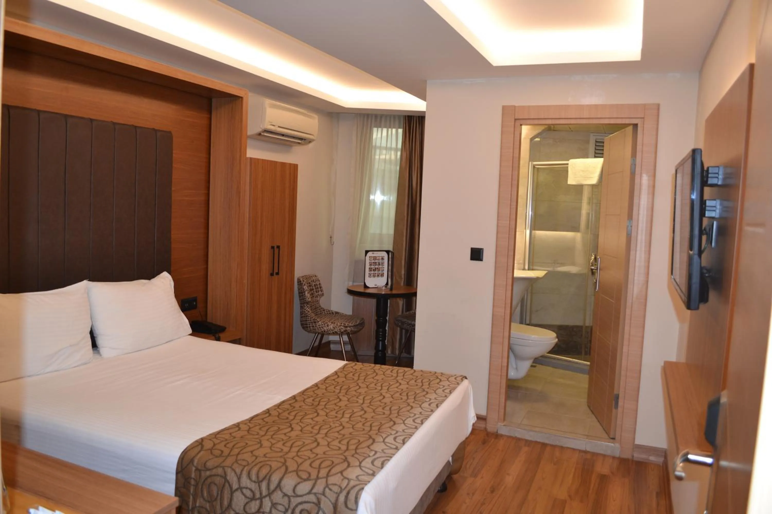 Photo of the whole room, Bed in Gumus Palace Gungoren