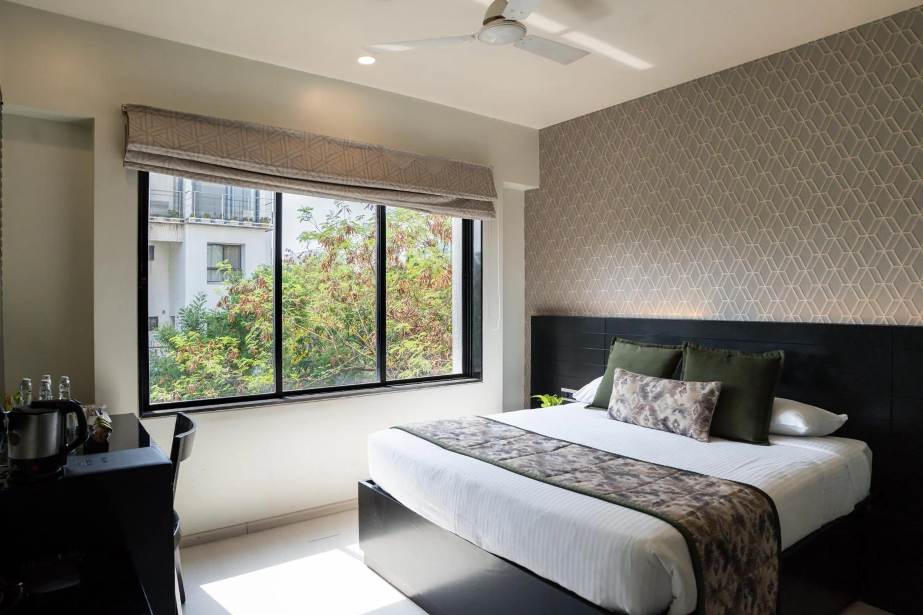 Bed in AR Suites Fontana Bay - Kalyani Nagar
