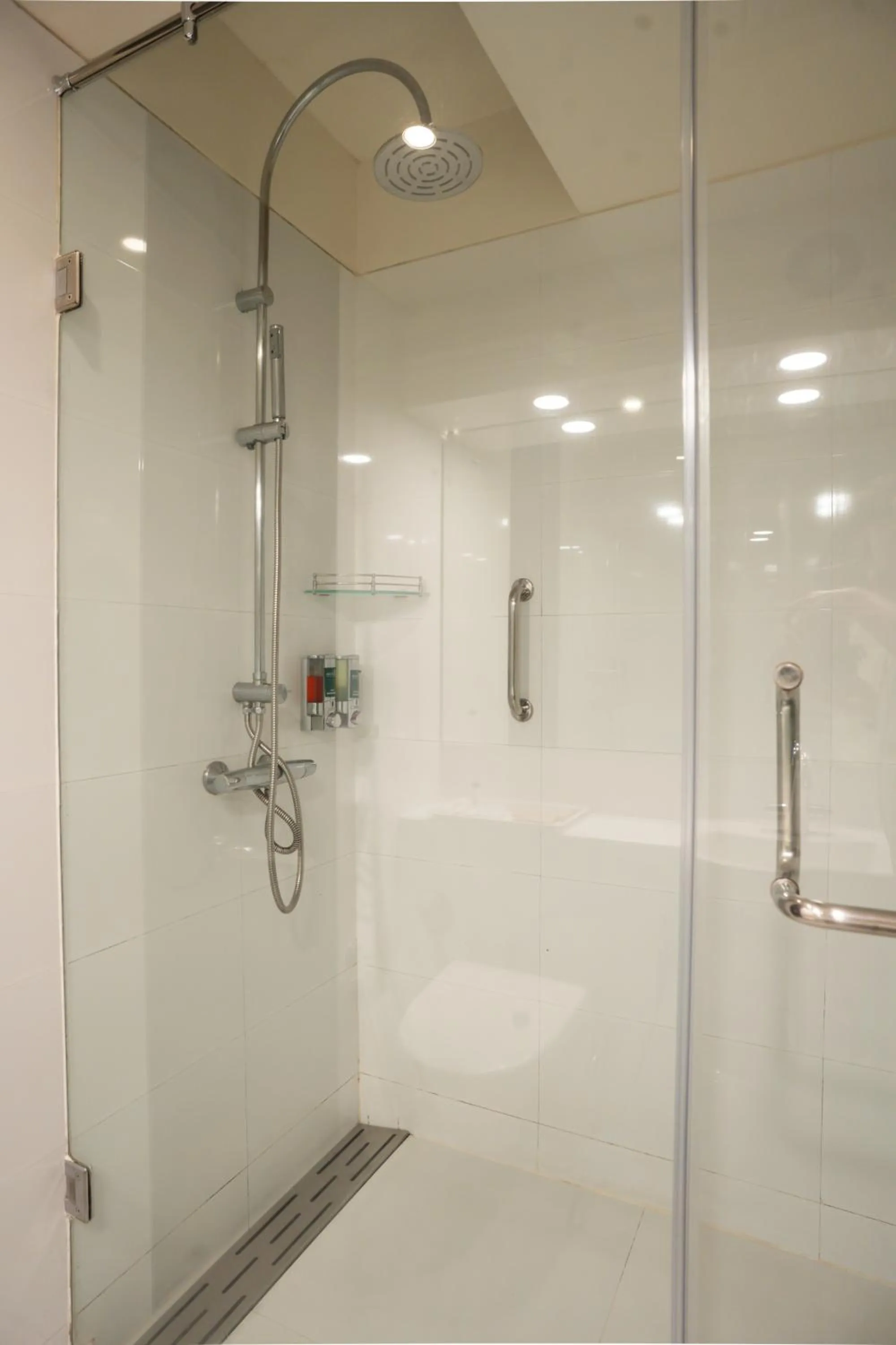 Shower in AR Suites Fontana Bay - Kalyani Nagar