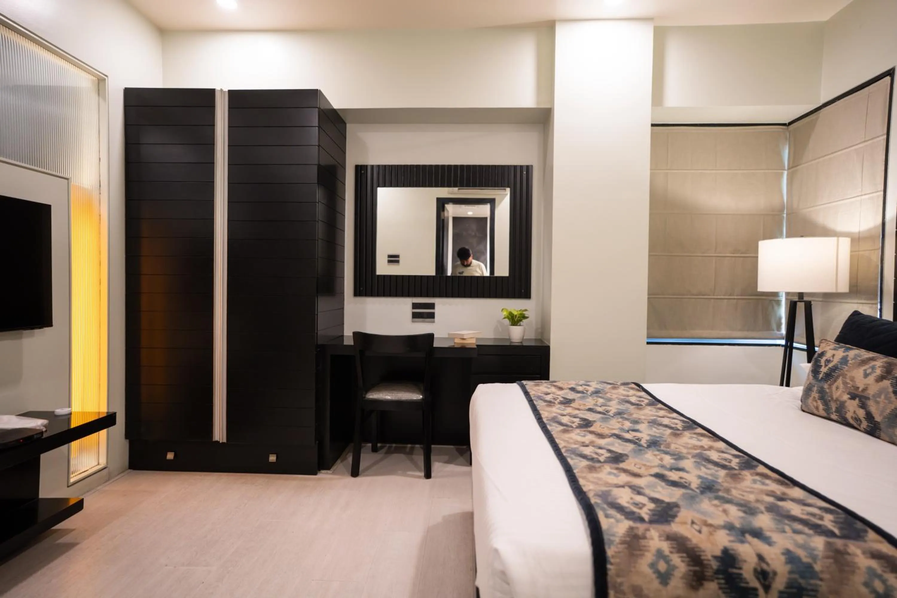 Bedroom, Bed in AR Suites Fontana Bay - Kalyani Nagar