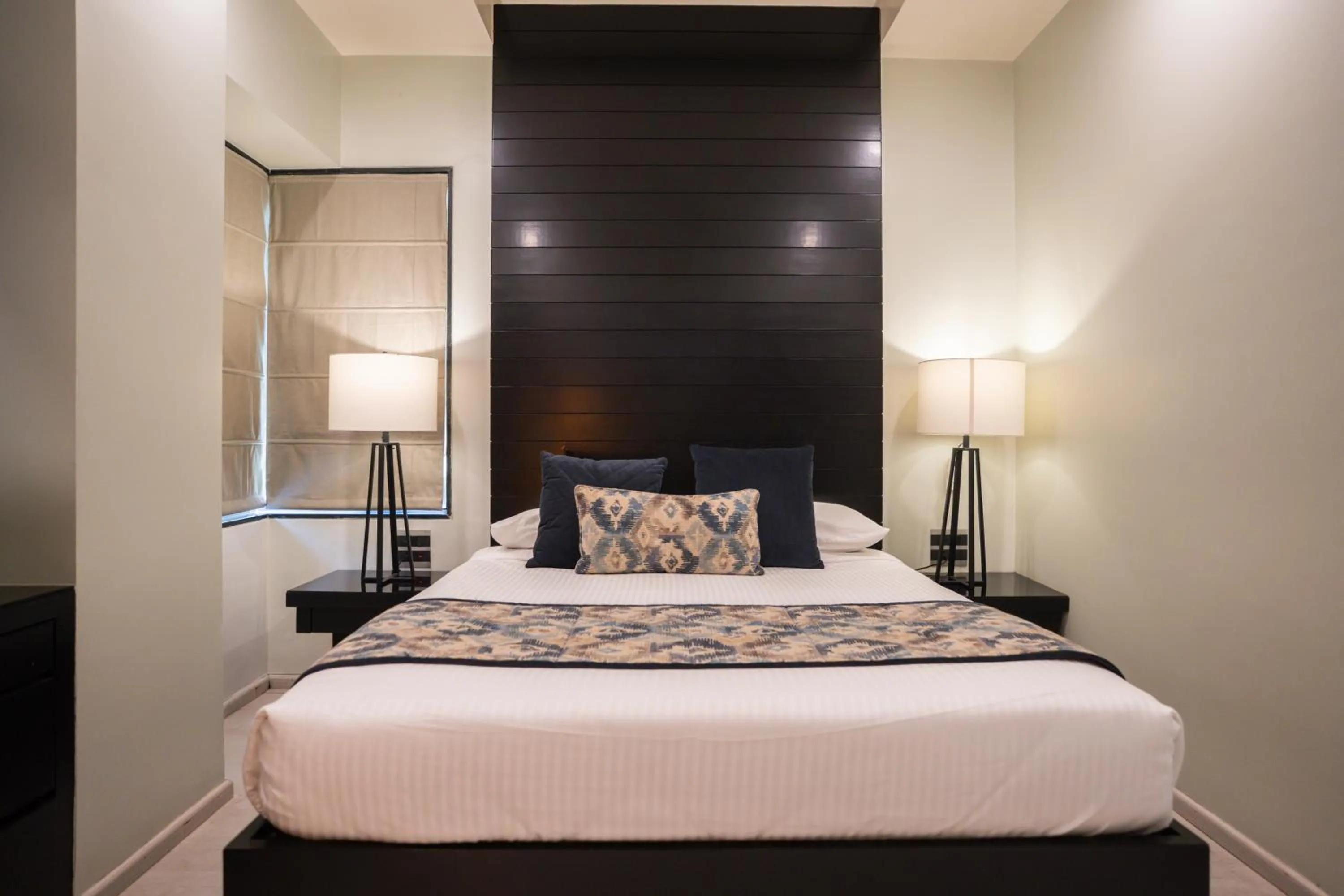 Bed in AR Suites Fontana Bay - Kalyani Nagar