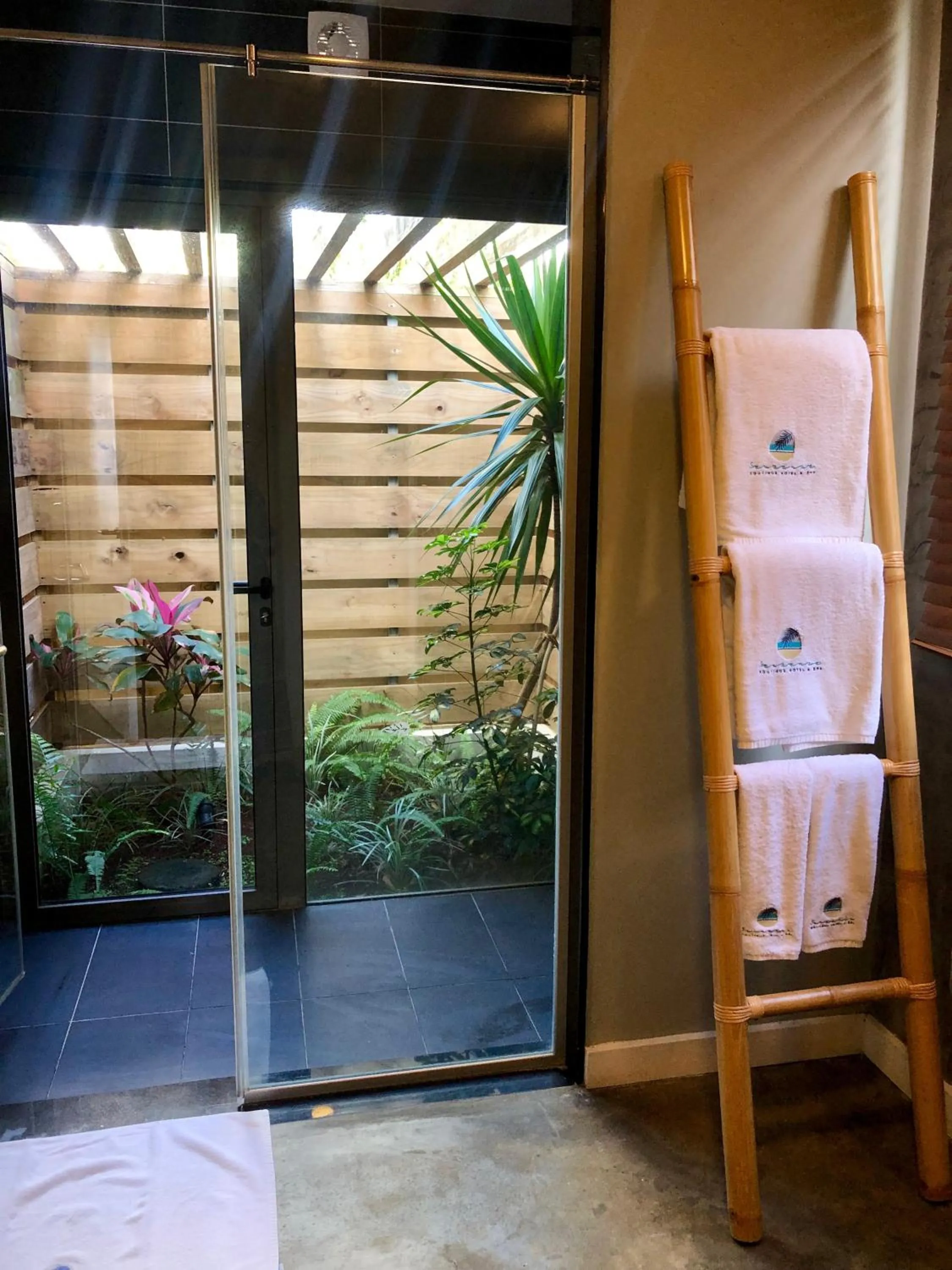 Shower in Hotel Chalets Chamarel