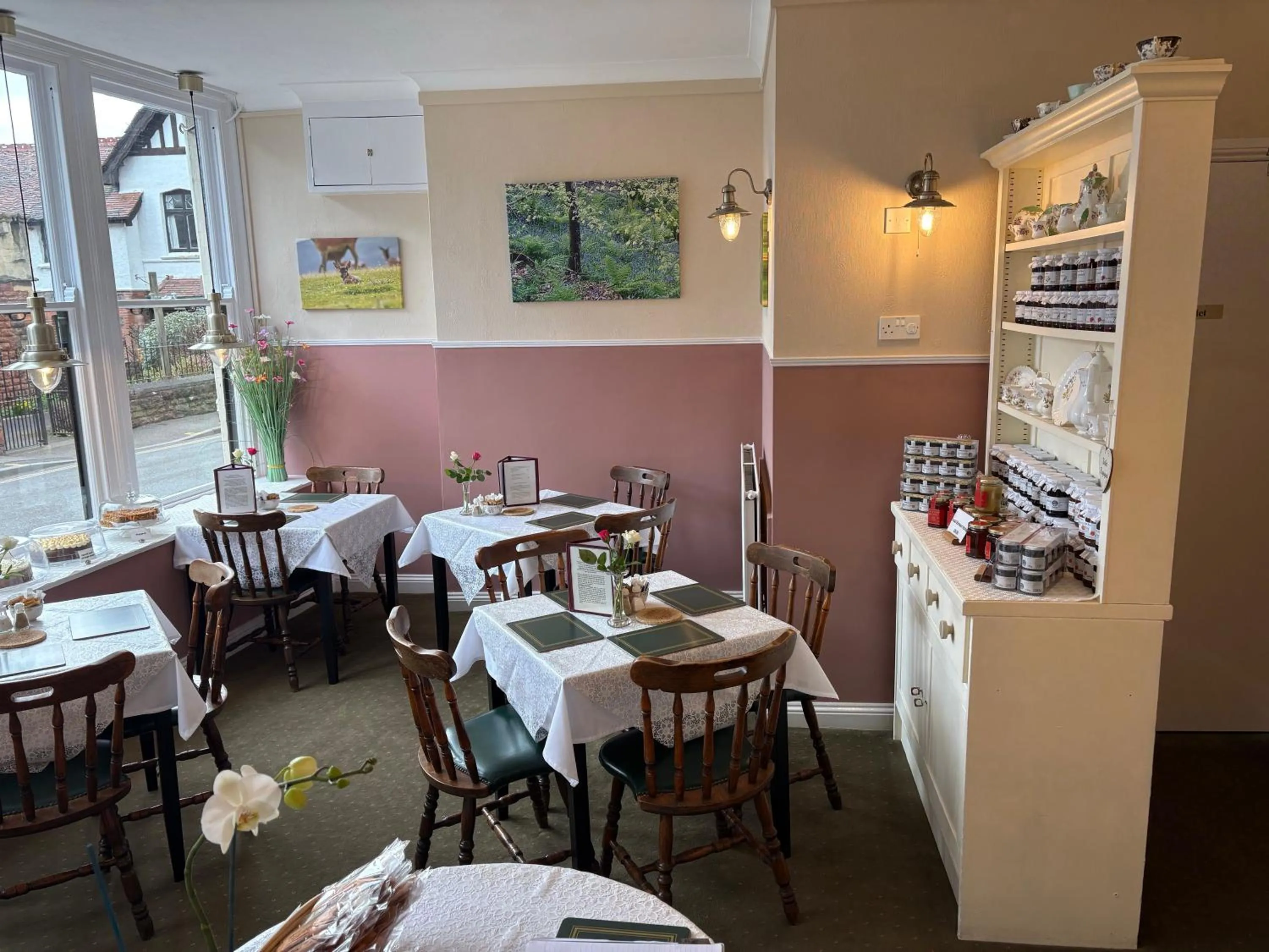 Restaurant/places to eat in Whortleberry Studio B & B