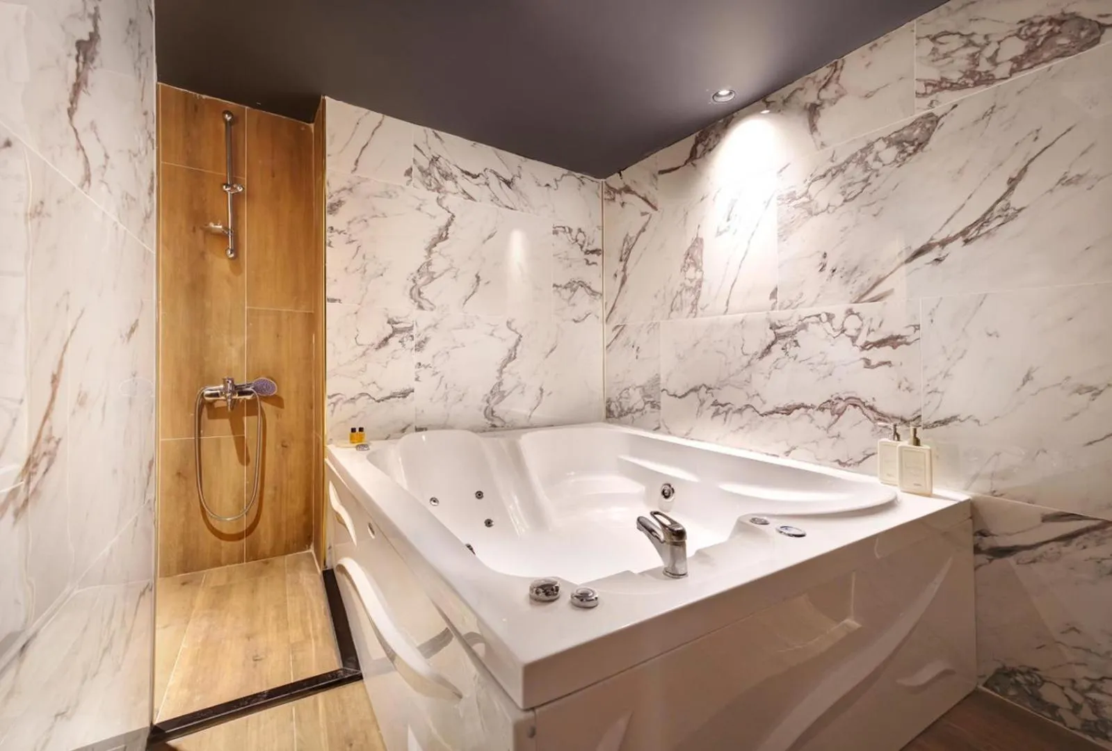 Hot Tub in Concept Nisantasi Hotels & Spa