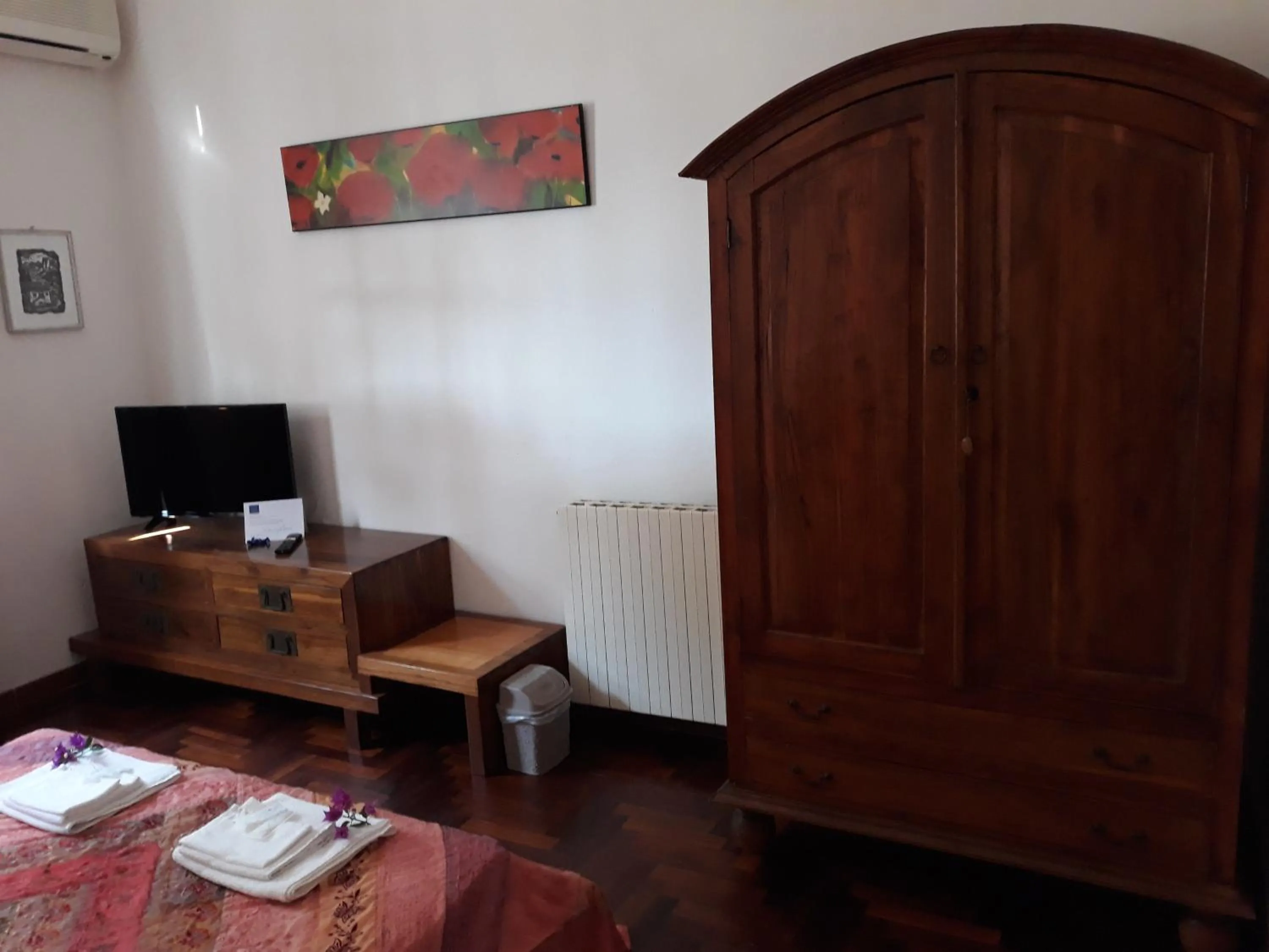 Photo of the whole room, Bed in Villa delle torri