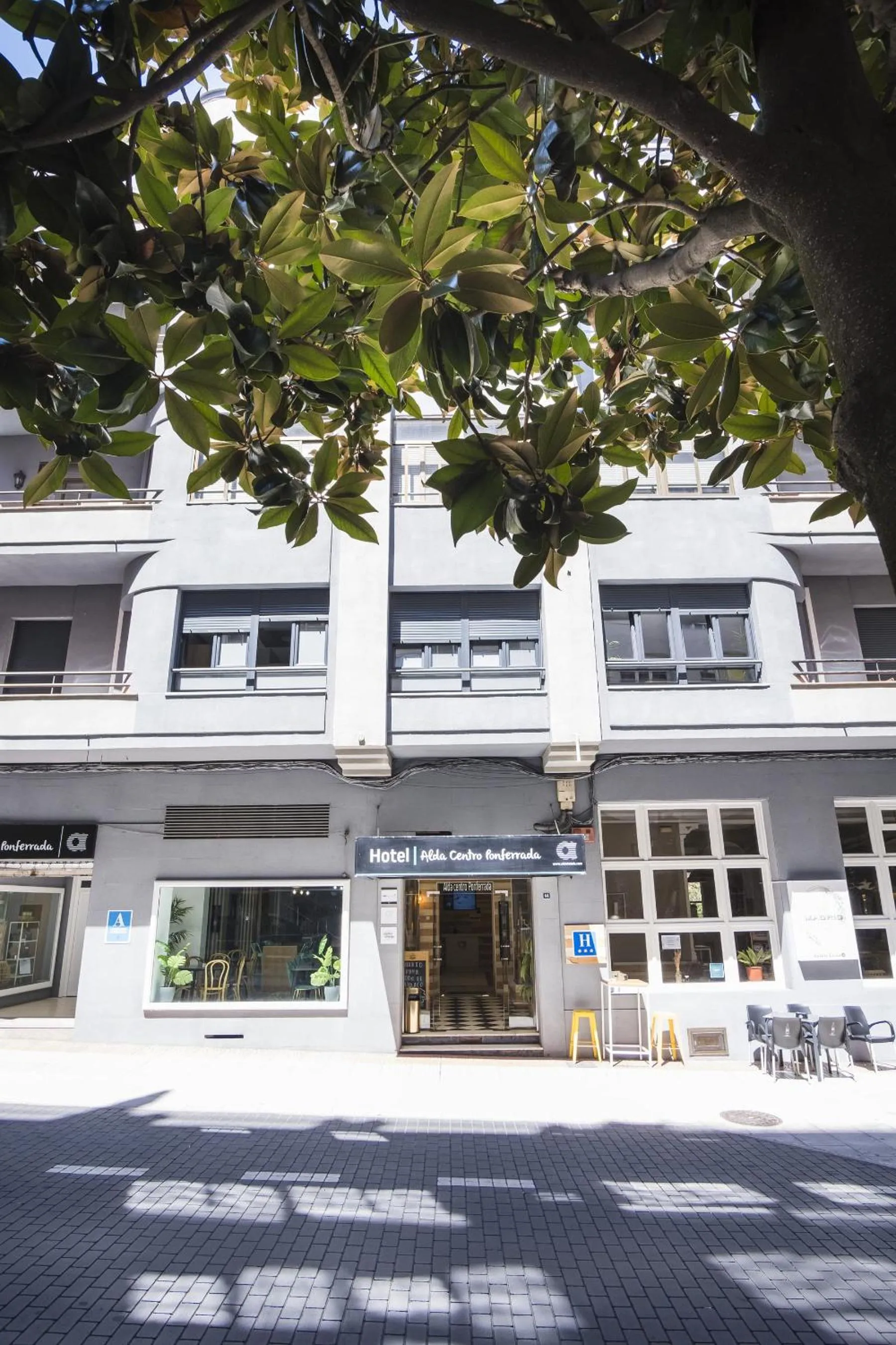 Facade/entrance in Hotel Alda Centro Ponferrada