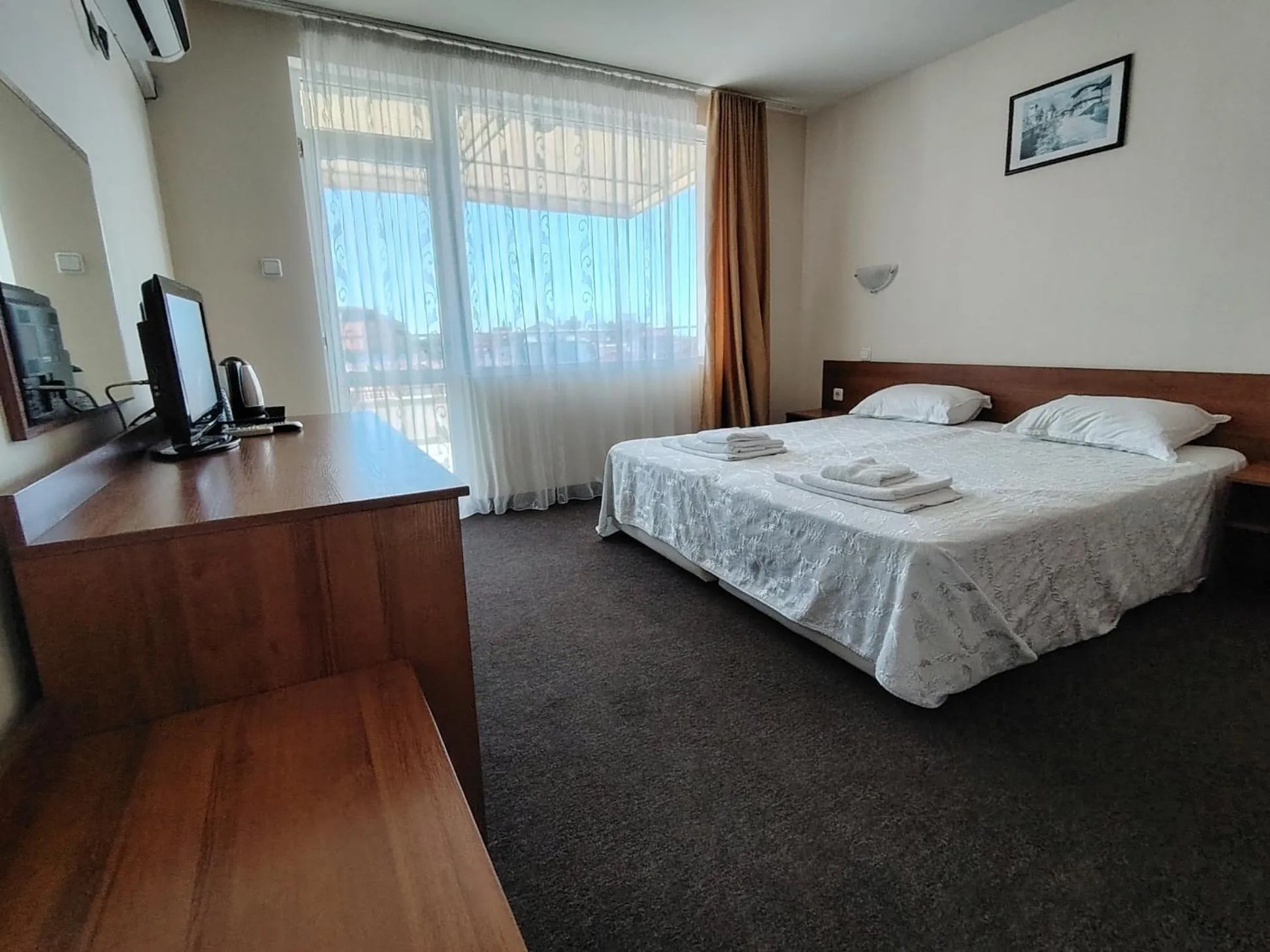 Bedroom in Sandor Hotel