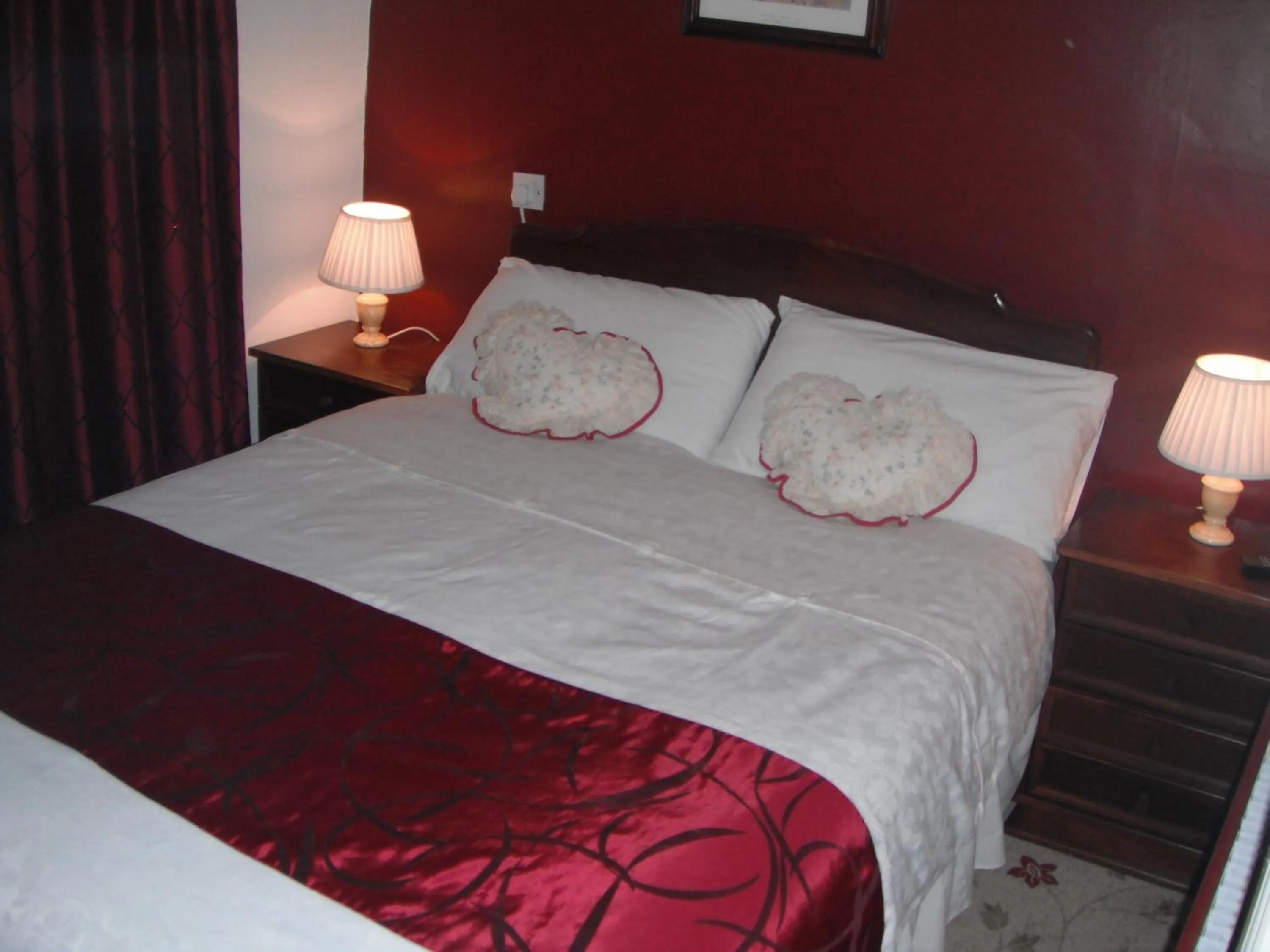 Bed in Castlemaine House B&B