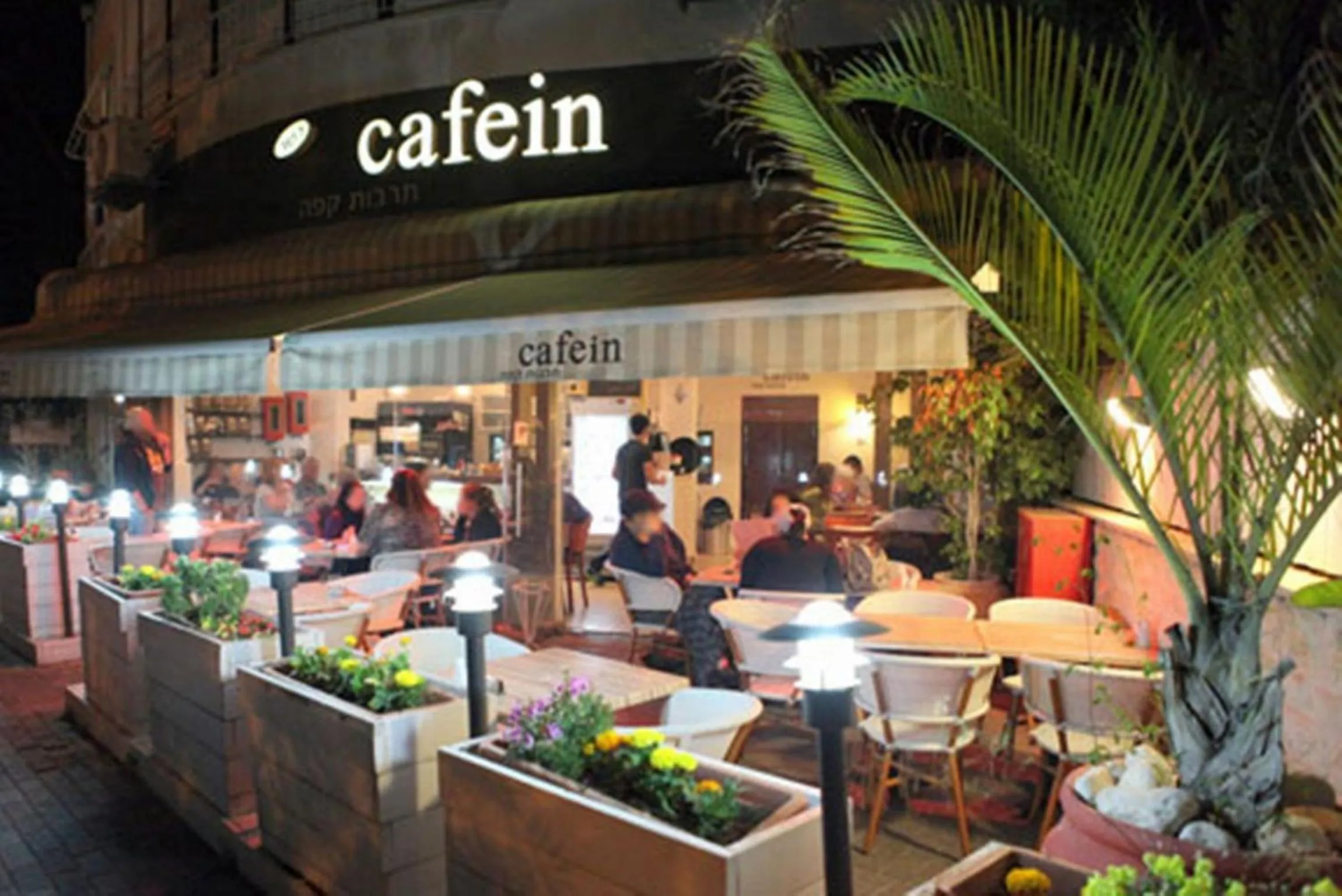 Restaurant/places to eat in Rothschild Mansion