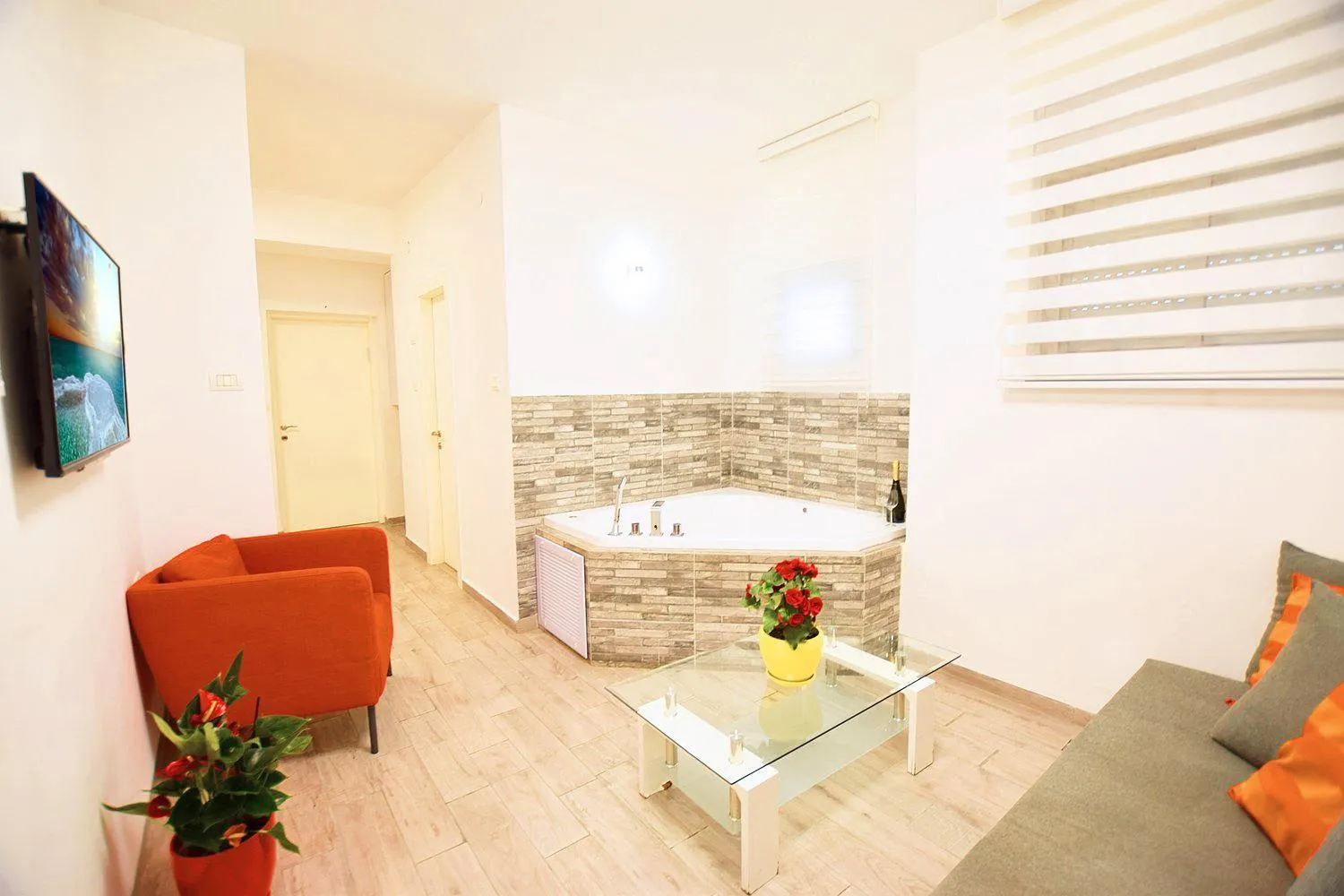 Hot Tub, Bed in Rothschild Mansion