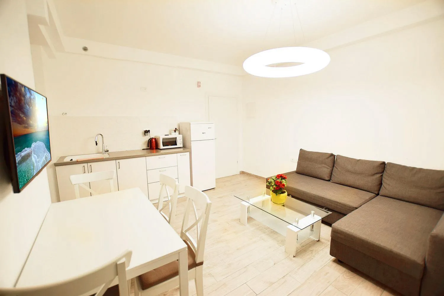 Coffee/tea facilities in Rothschild Mansion