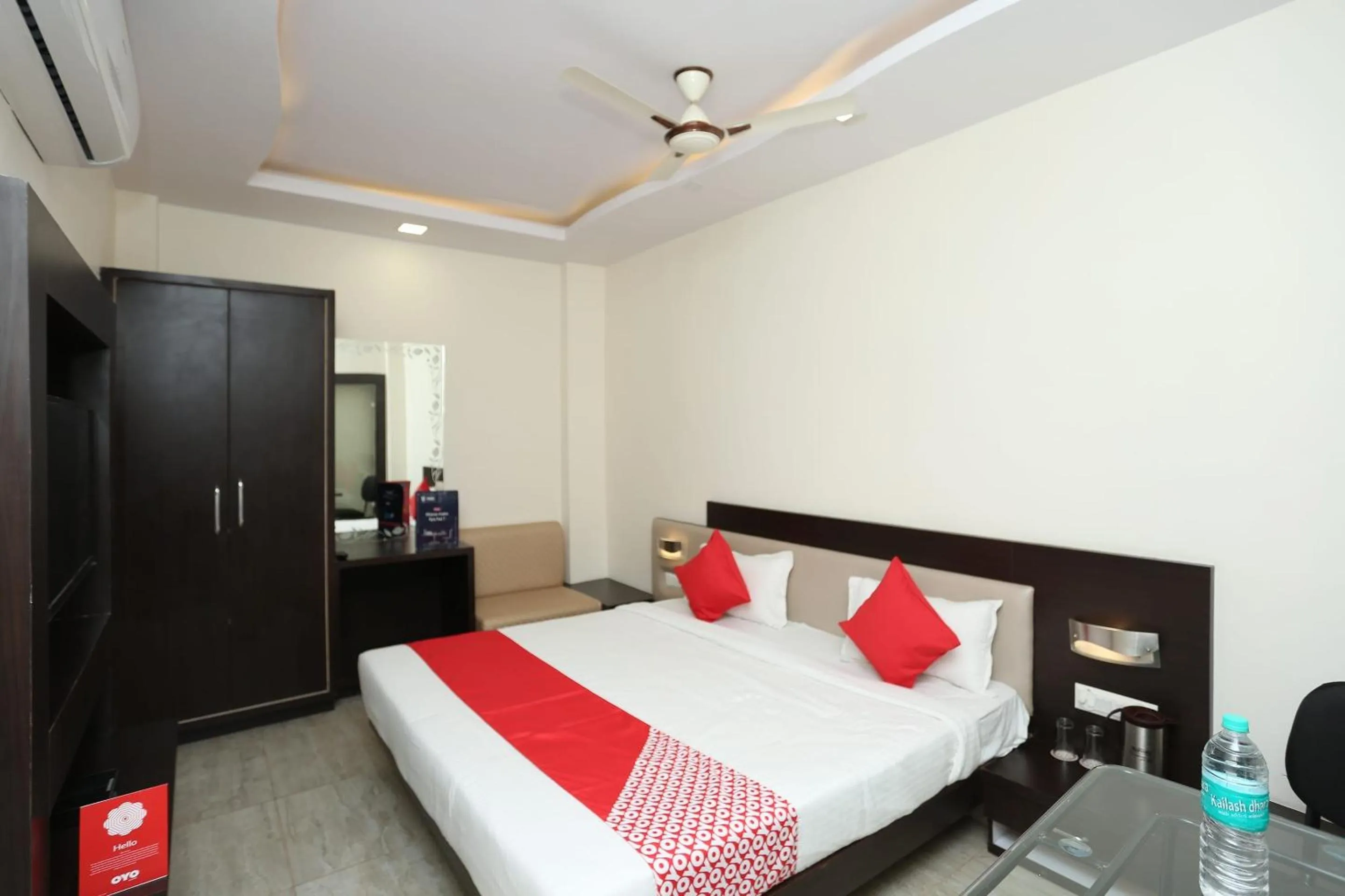 Facade/entrance, Bed in Hotel O Csfc