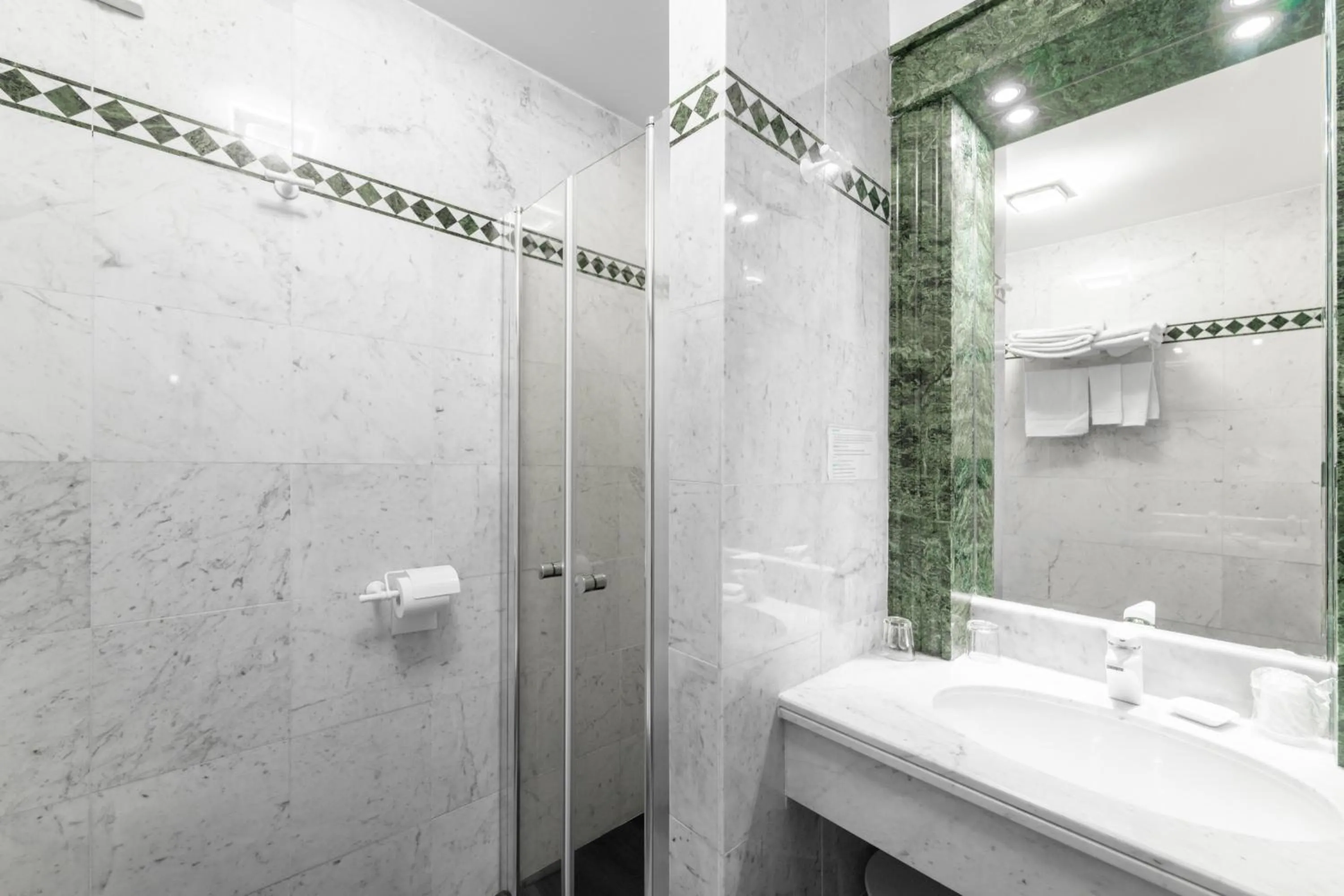 Shower in Negritella Sweet Hotel