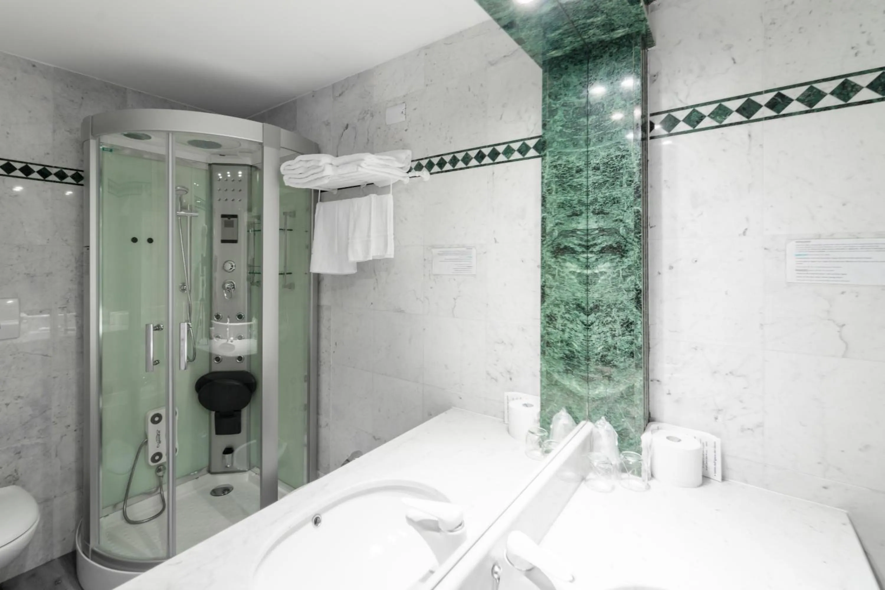 Shower in Negritella Sweet Hotel