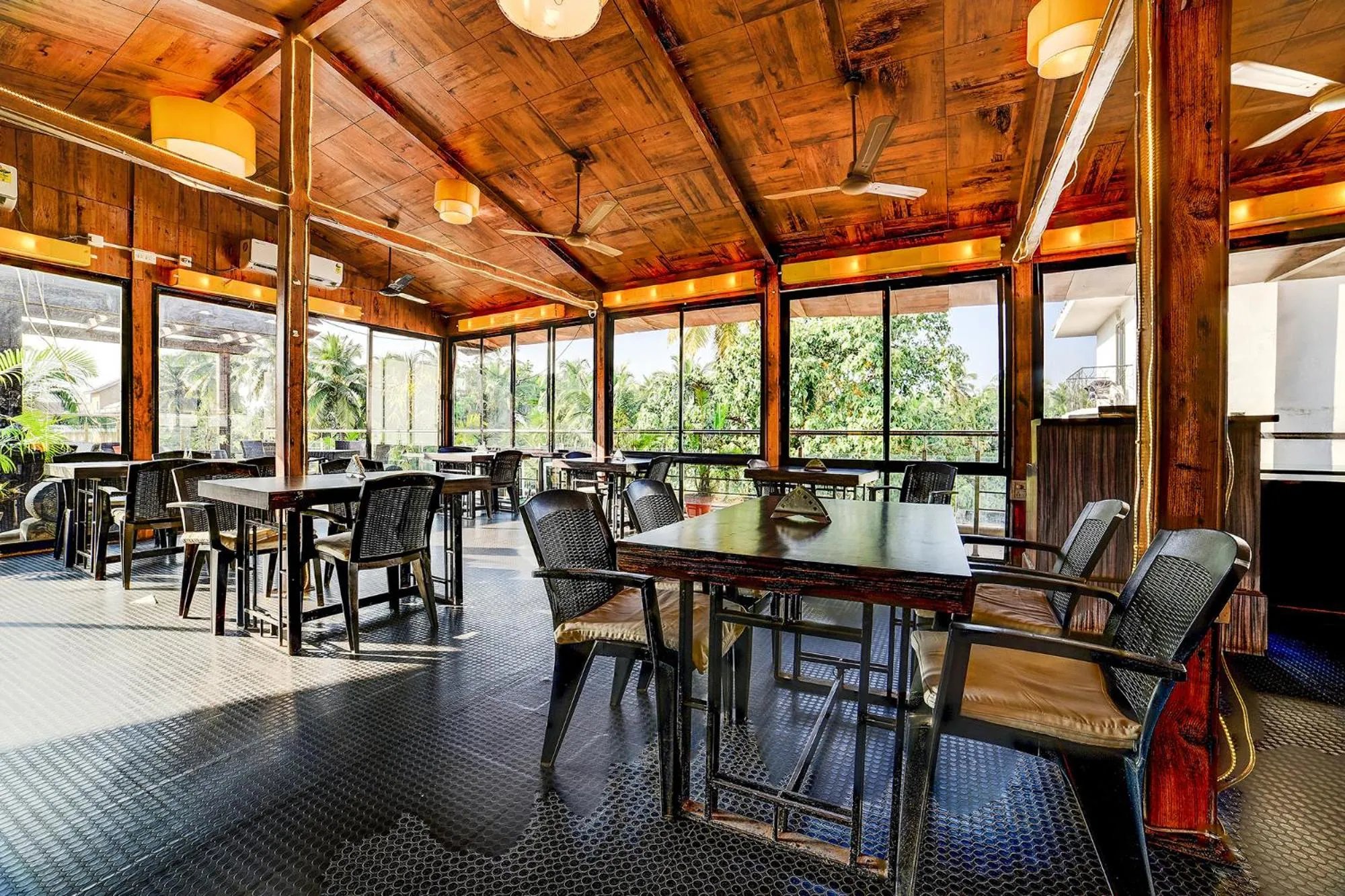 Restaurant/places to eat in Nitya Resort, Calangute