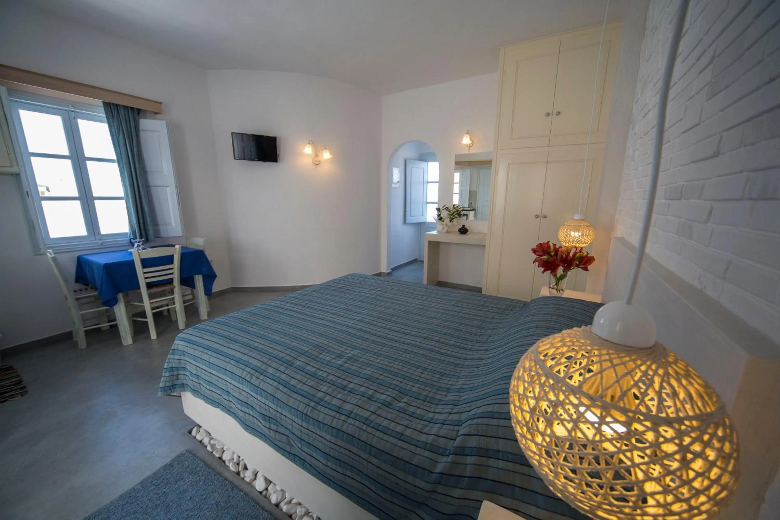 Photo of the whole room, Bed in Ianthe Apartments & Villa