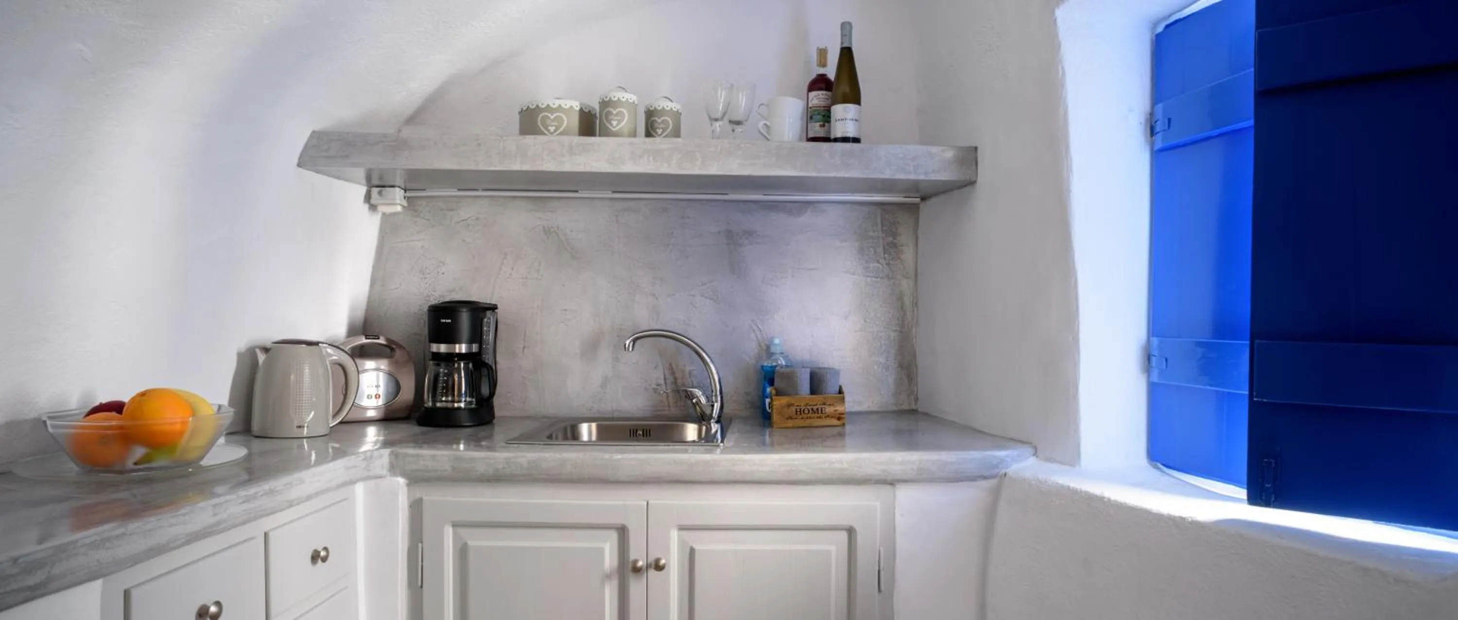 Kitchen or kitchenette in Ianthe Apartments & Villa