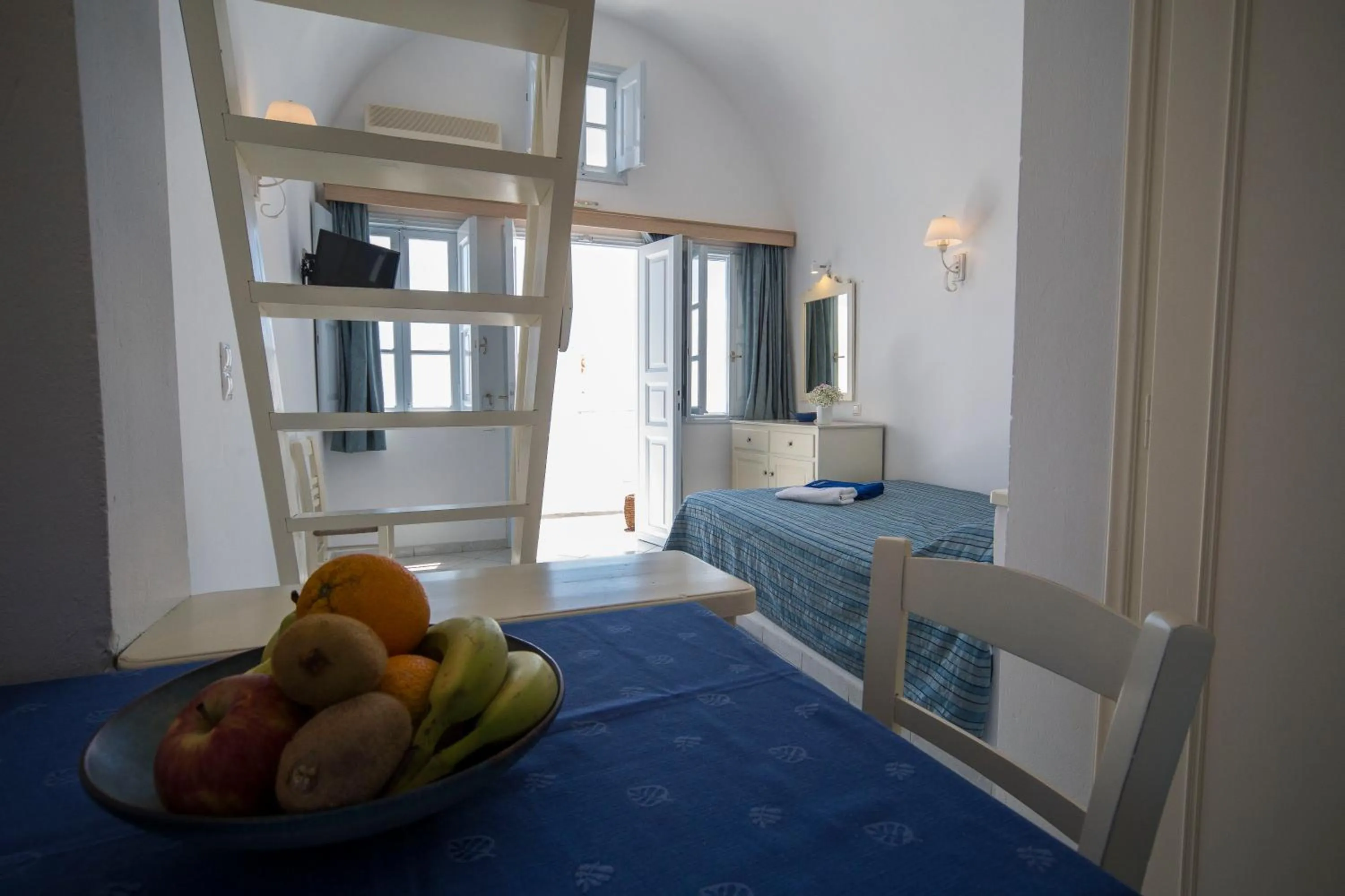 Photo of the whole room, Bed in Ianthe Apartments & Villa