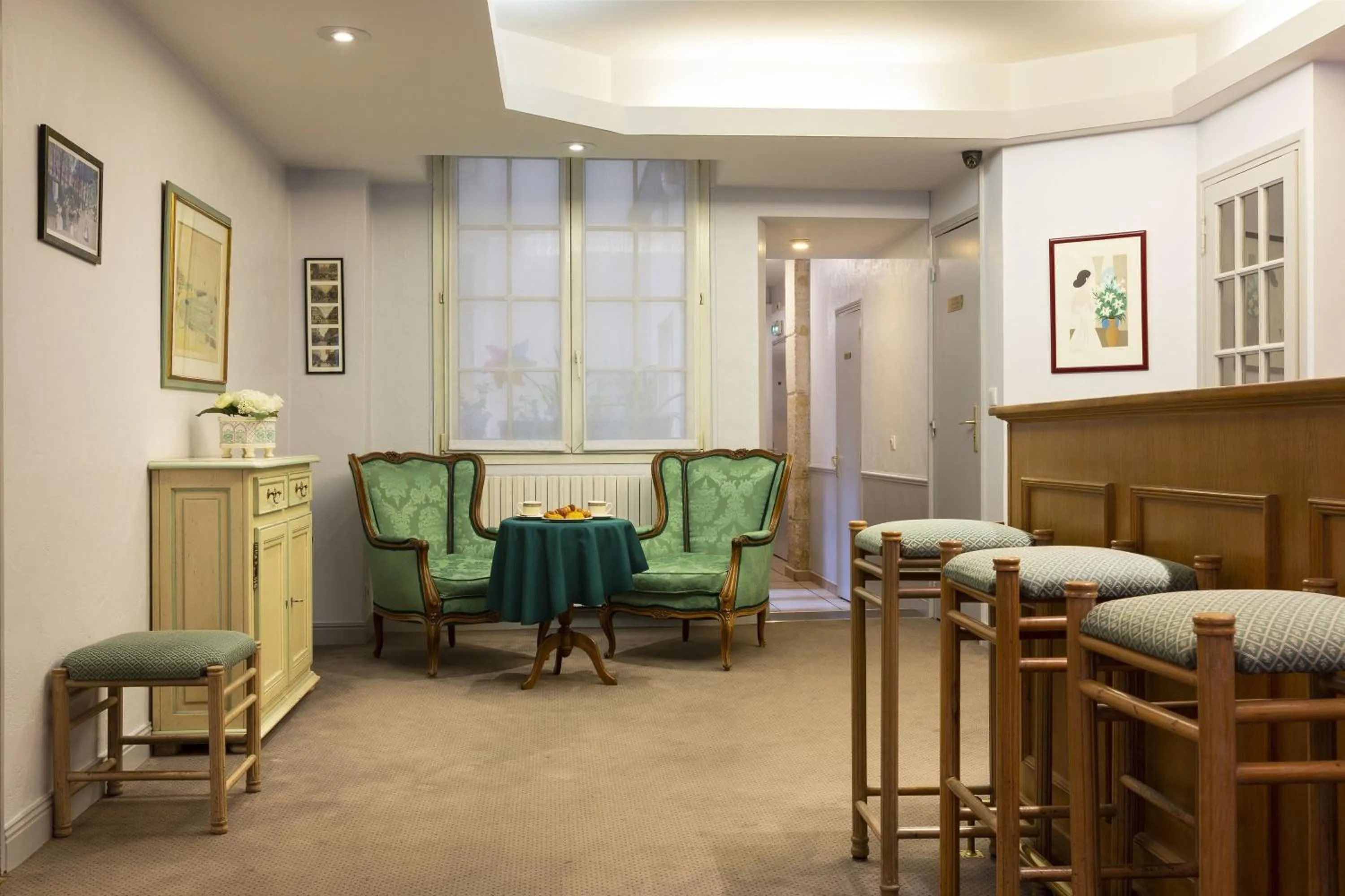 Lounge or bar in Résidence du Pré