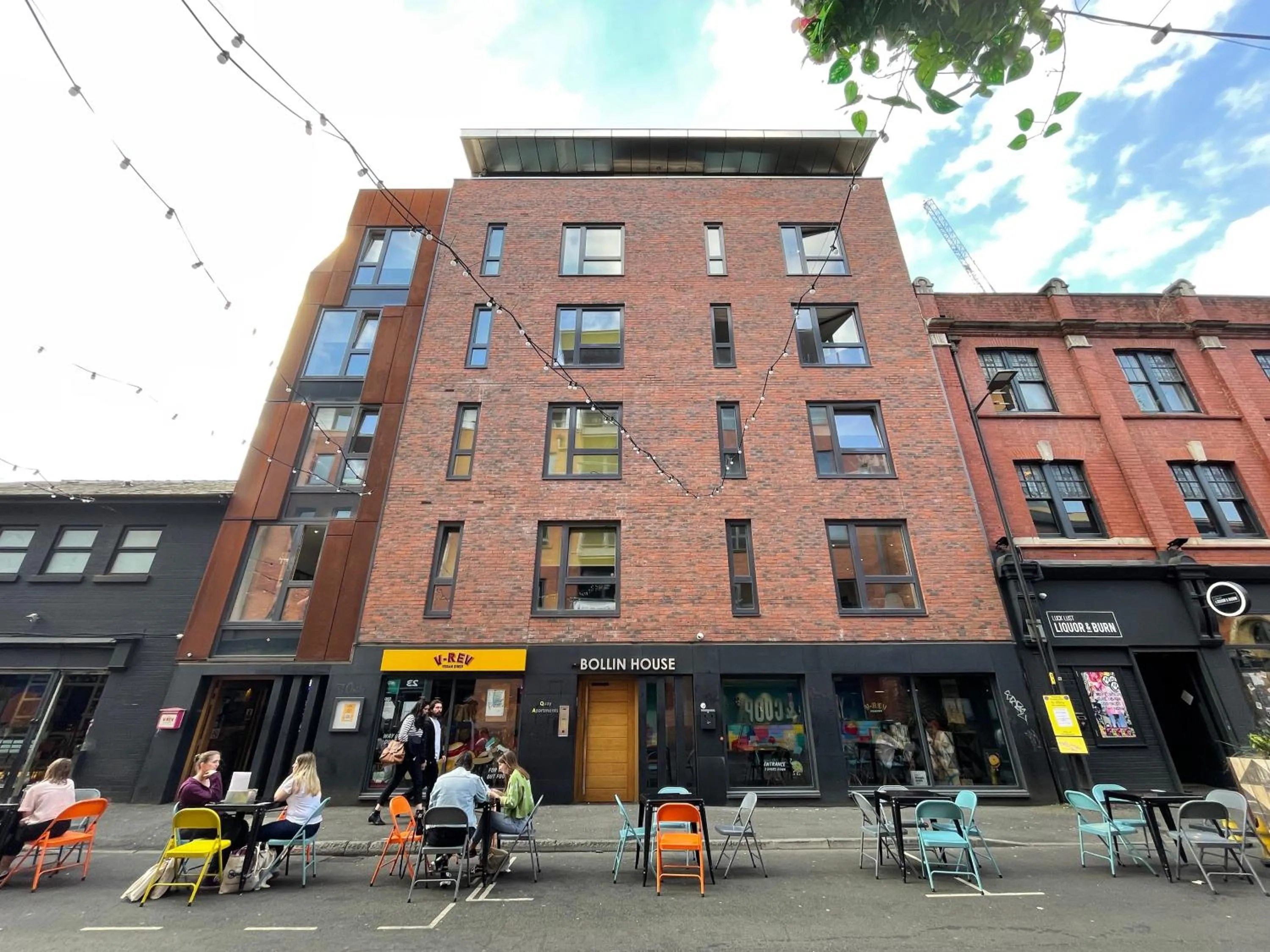 Property building in Quay Apartments Manchester