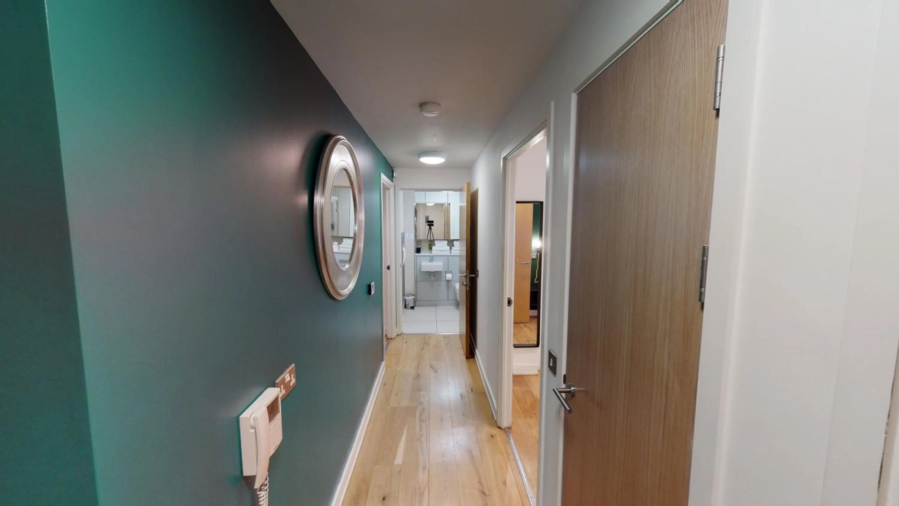 Communal lounge/ TV room in Quay Apartments Manchester