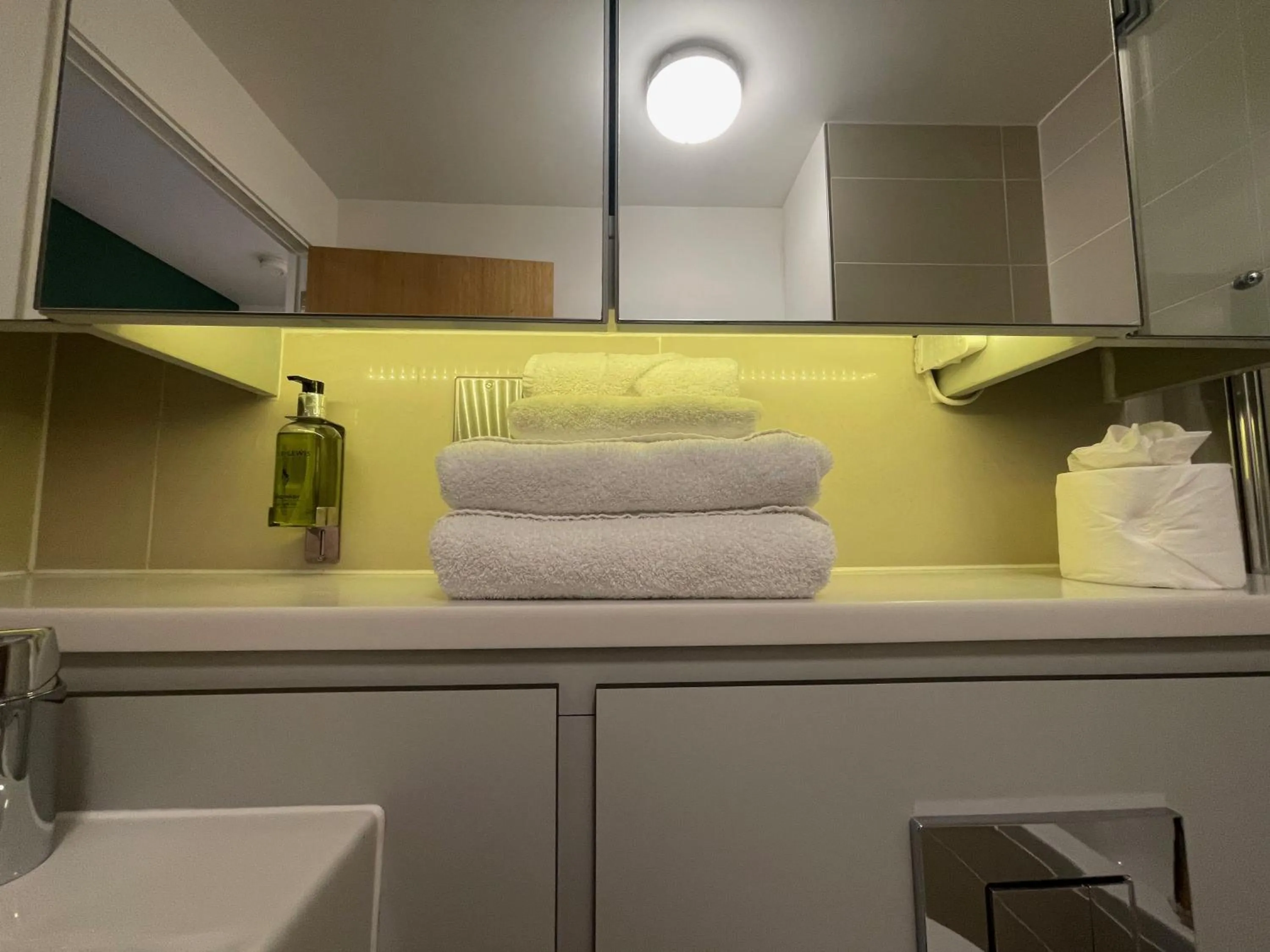 Bathroom in Quay Apartments Manchester