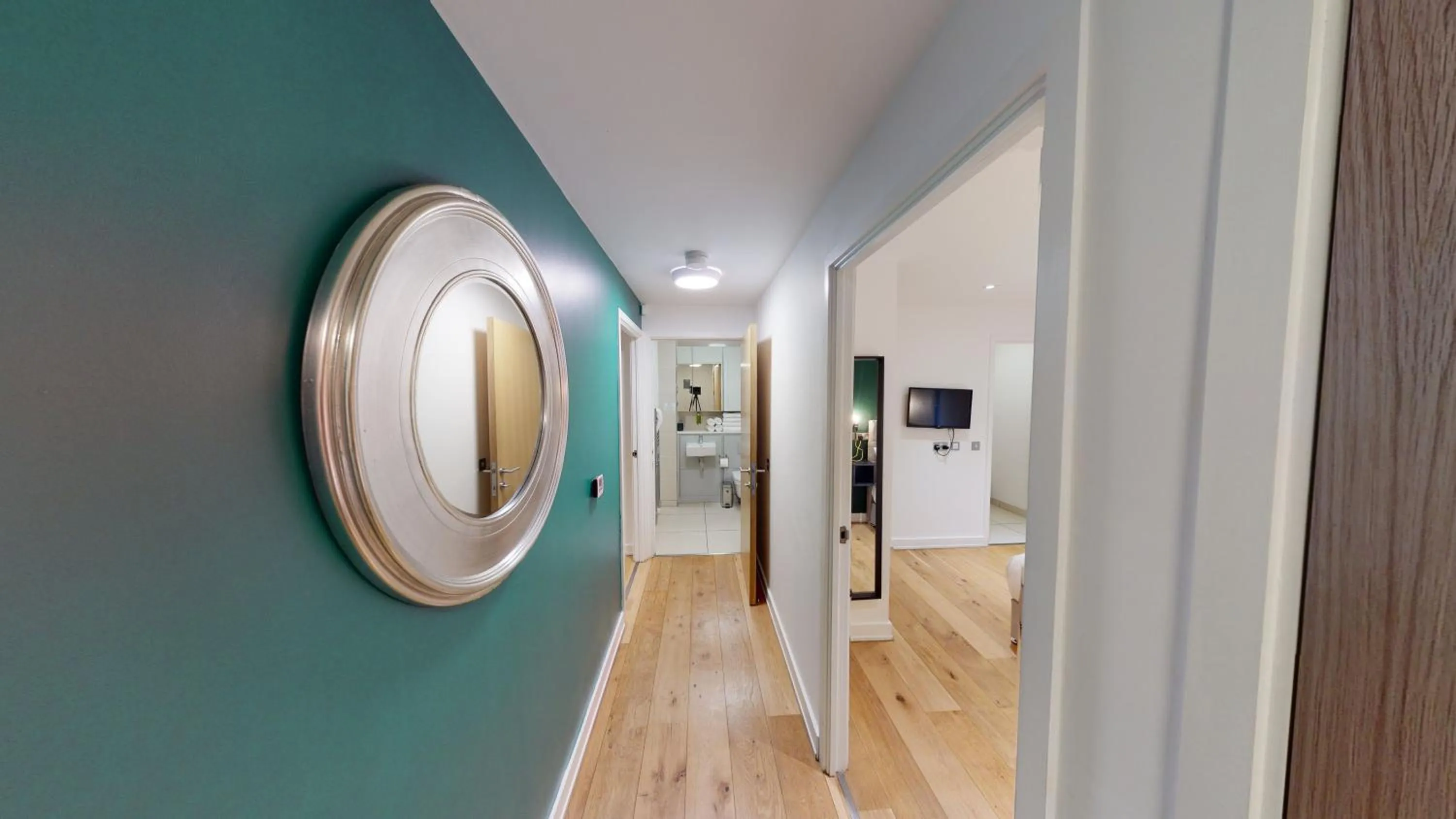 Communal lounge/ TV room in Quay Apartments Manchester