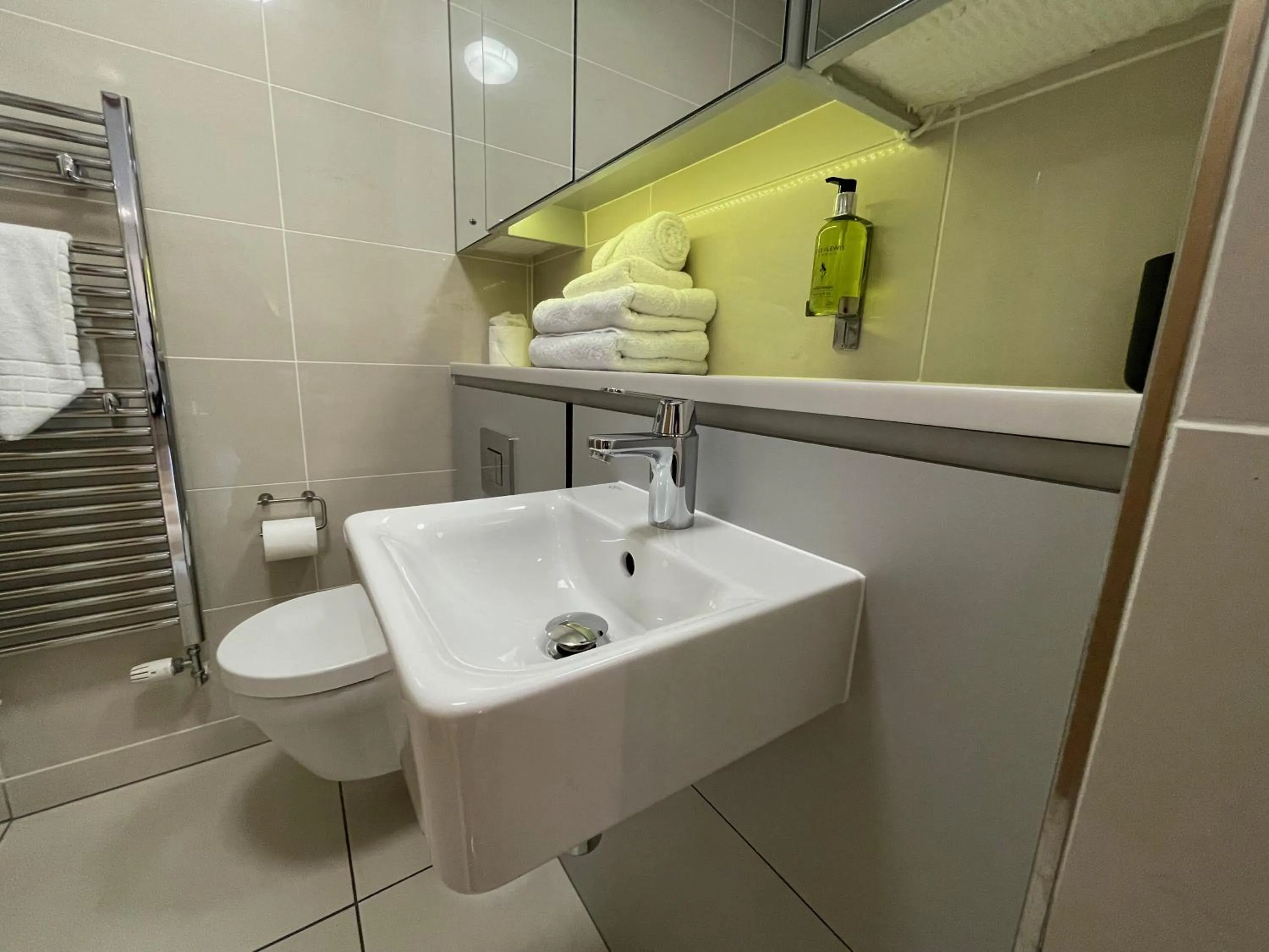 Shower in Quay Apartments Manchester