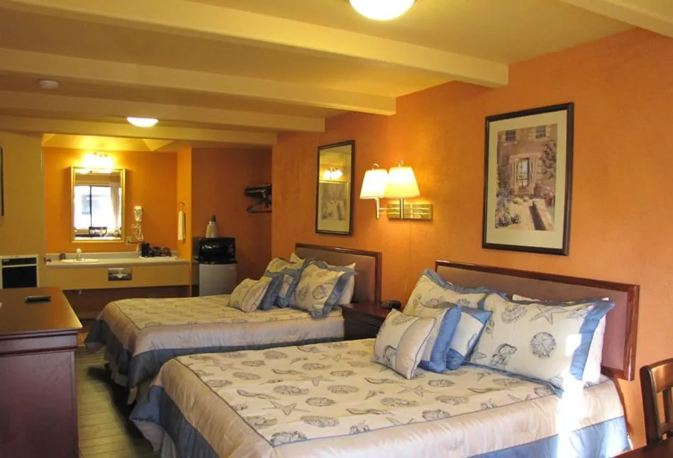 Photo of the whole room, Bed in Coast Inn and Spa