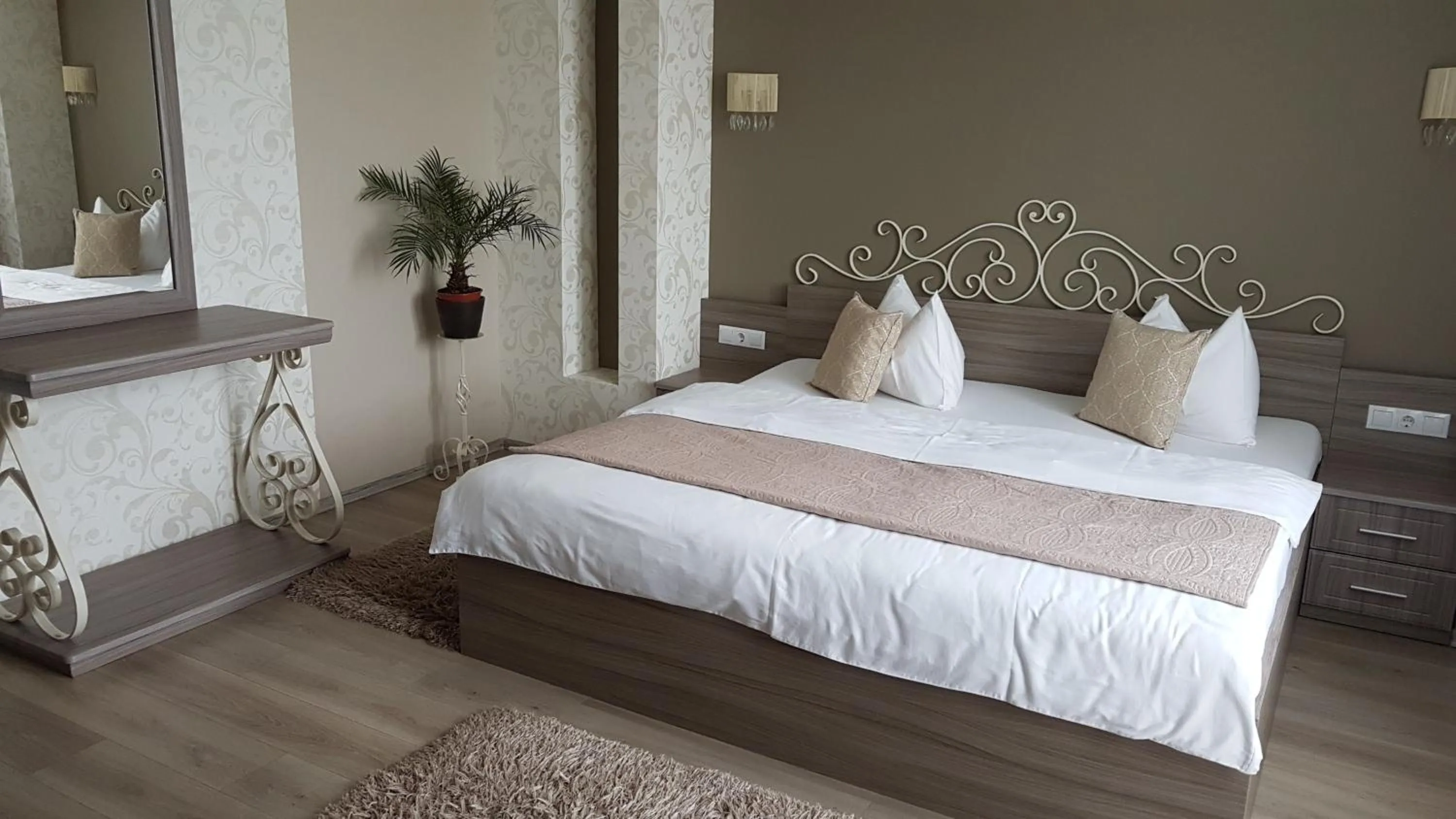 Bedroom, Bed in Hotel Poarta Transilvaniei