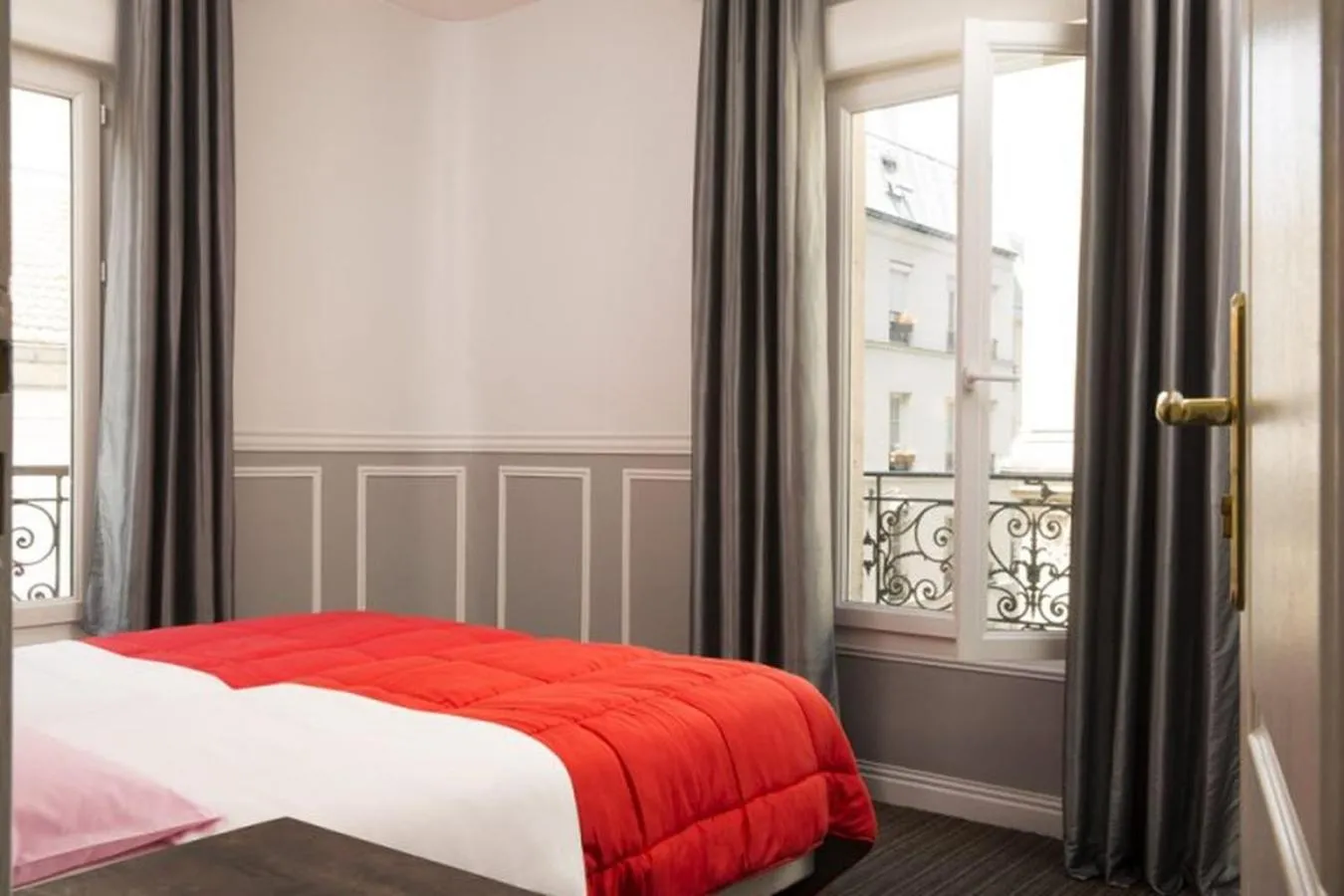 Bedroom, Bed in Bastille Hostel