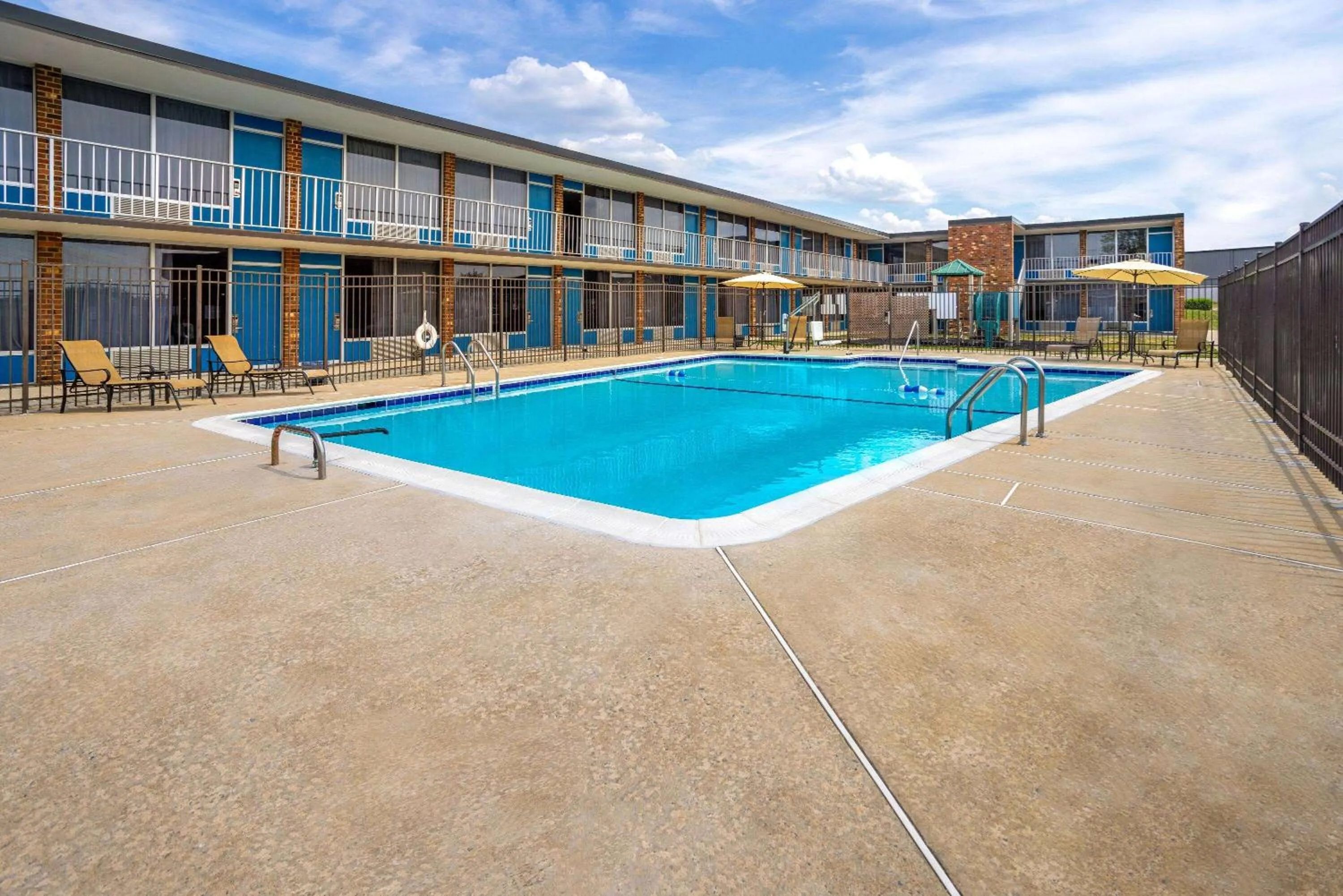 Swimming pool in Days Inn of Frederick by Wyndham