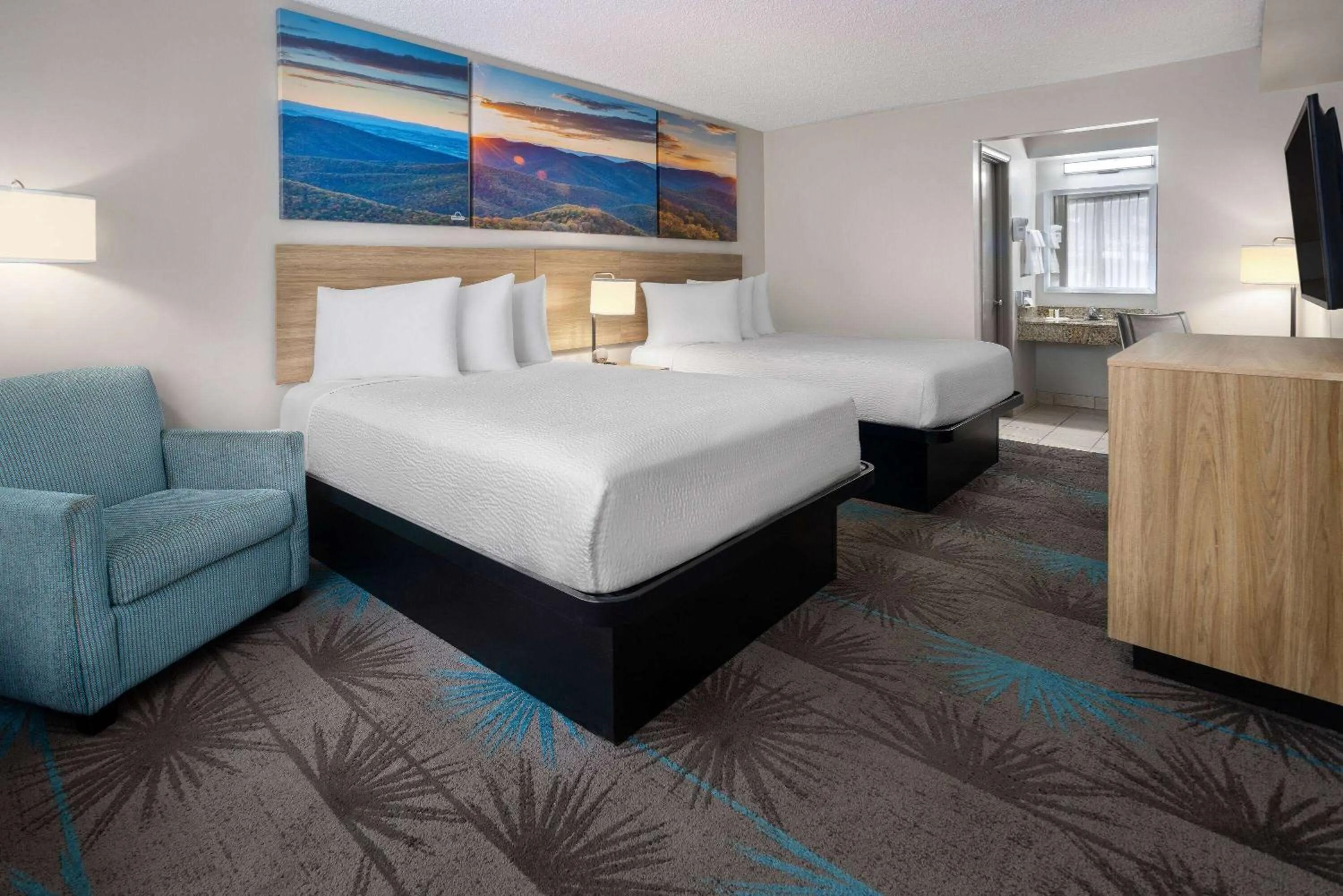 Photo of the whole room, Bed in Days Inn of Frederick by Wyndham