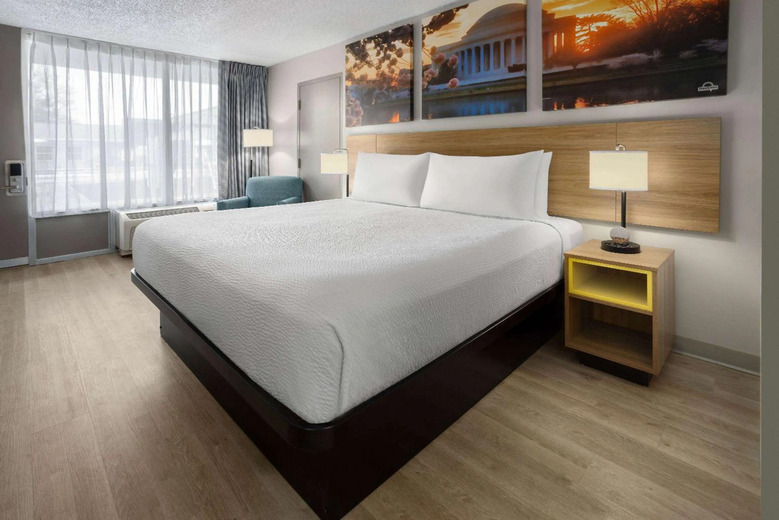 Photo of the whole room, Bed in Days Inn of Frederick by Wyndham